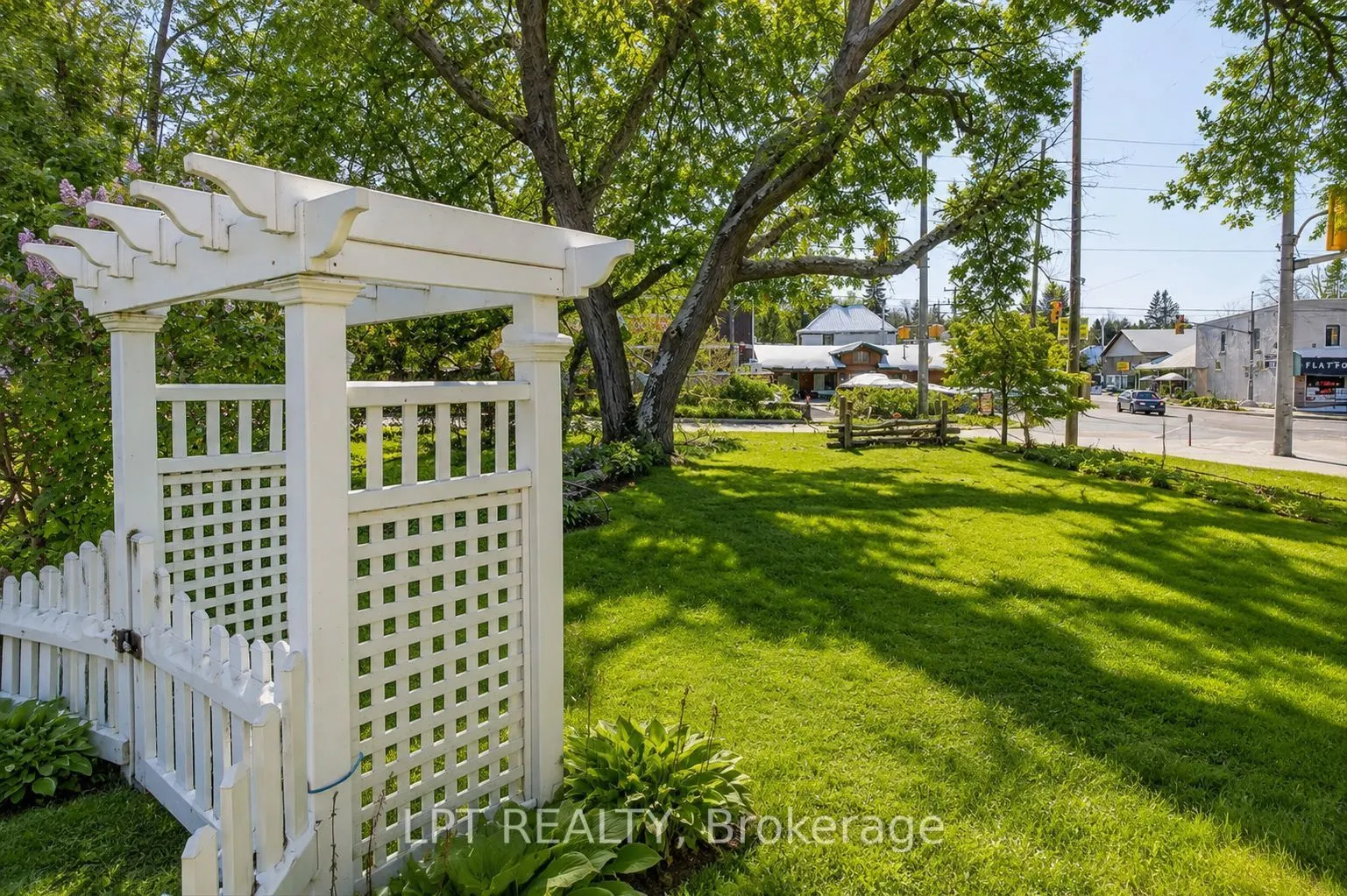 3472 Monck Road