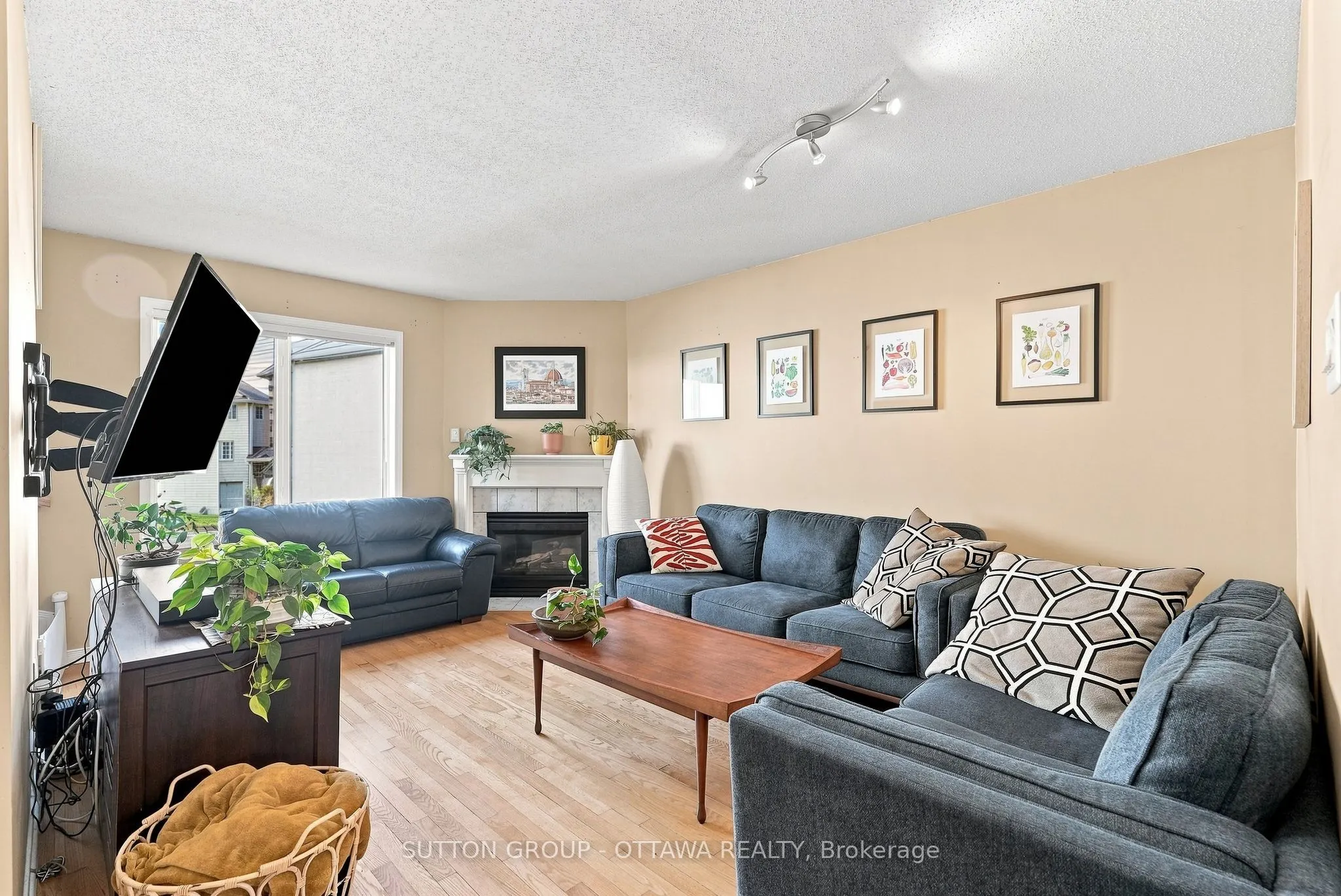 22 Manhattan Crescent