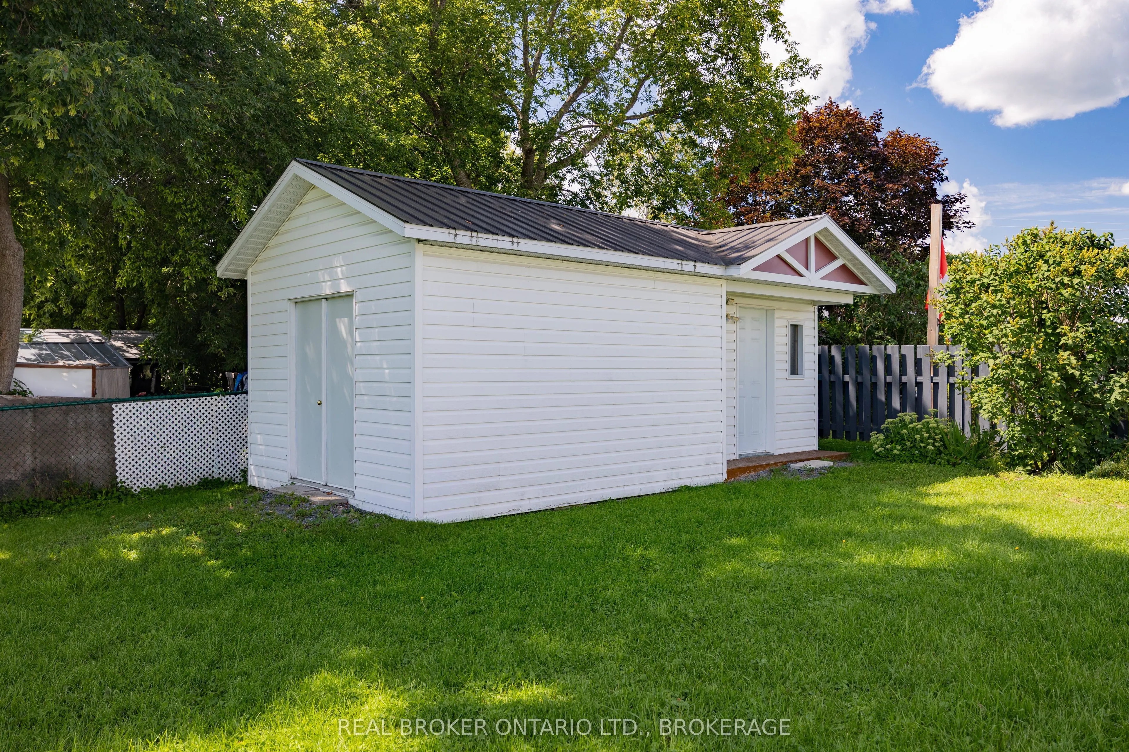 238 Bishop Street S