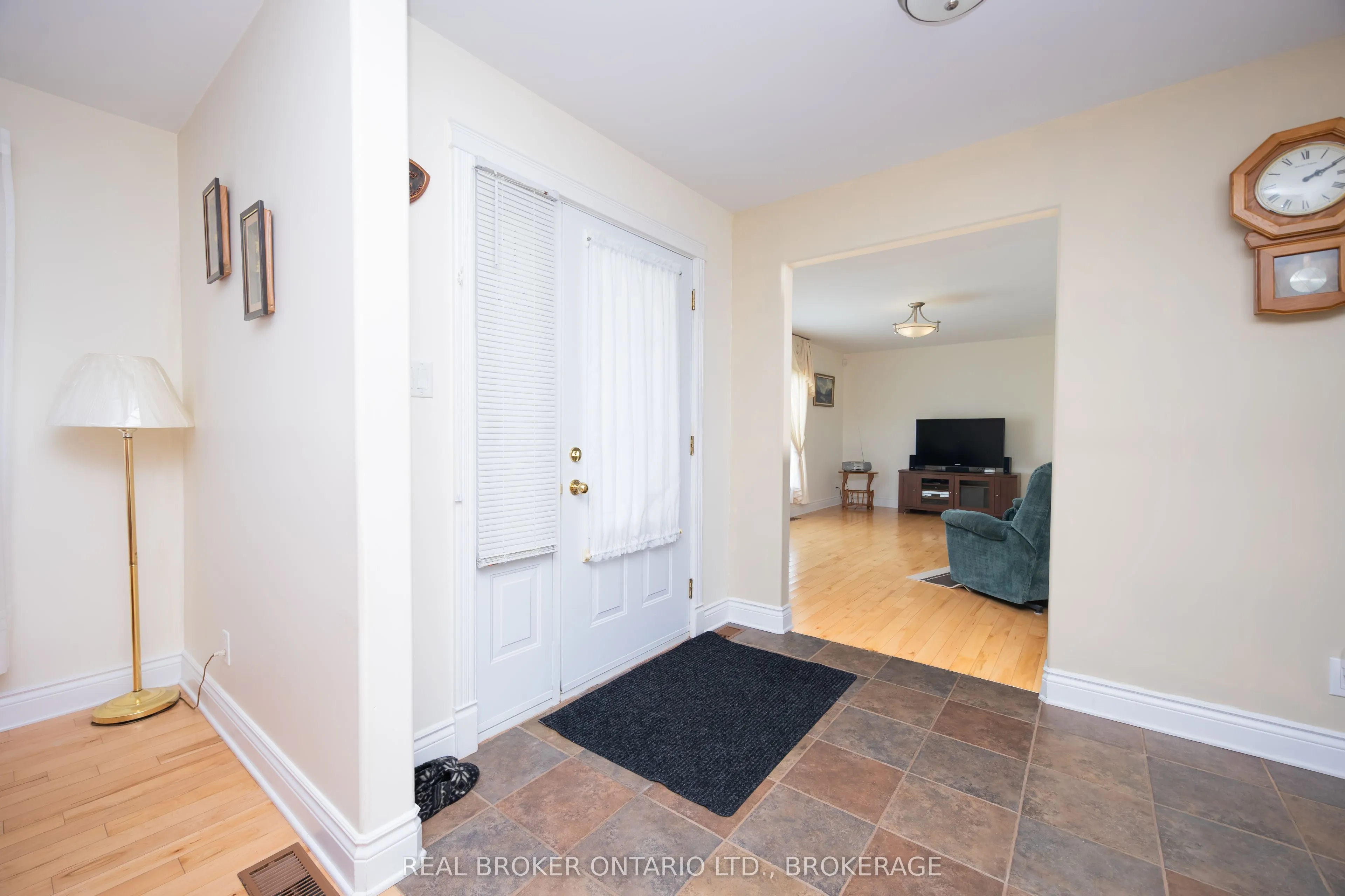 238 Bishop Street S
