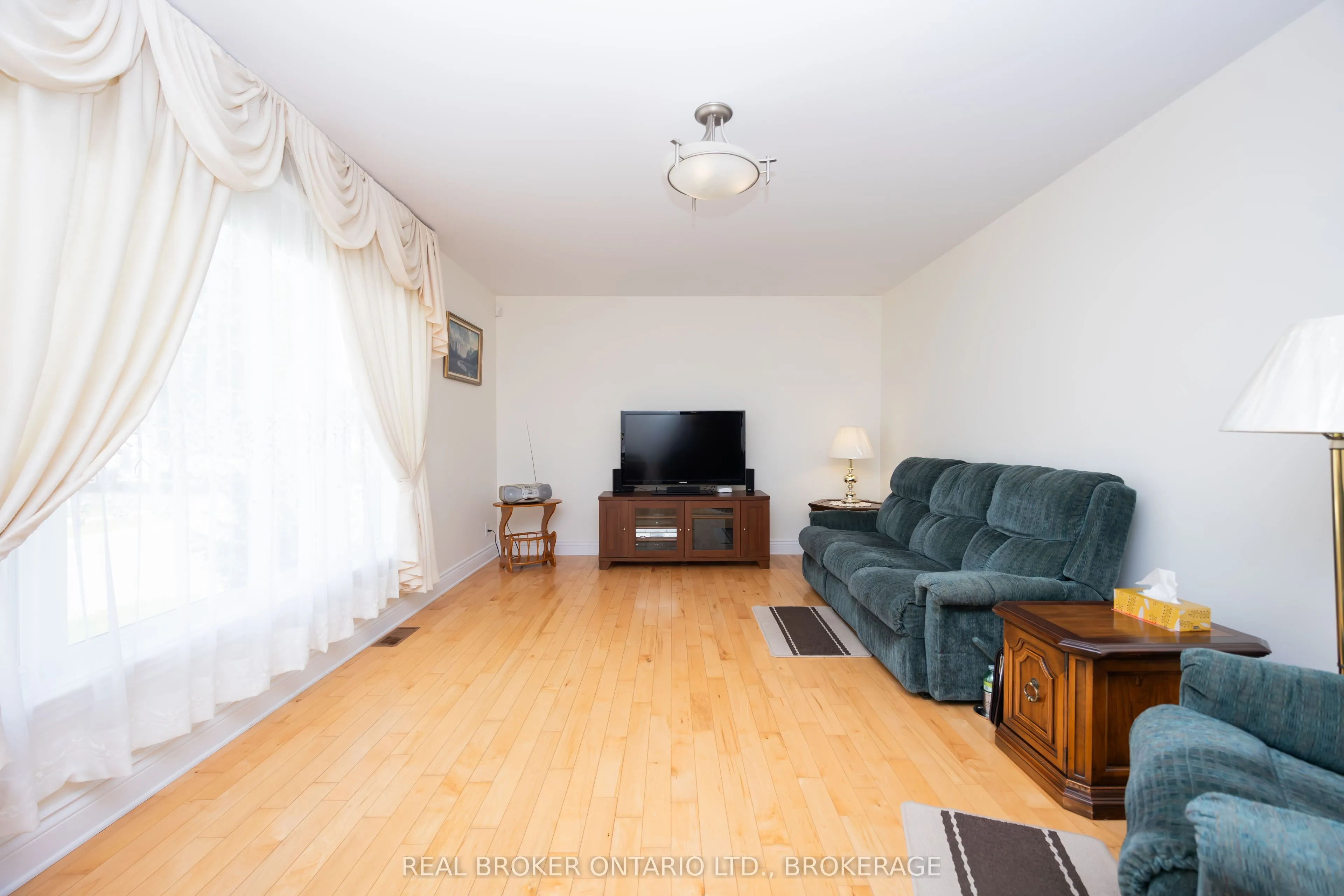 238 Bishop Street S