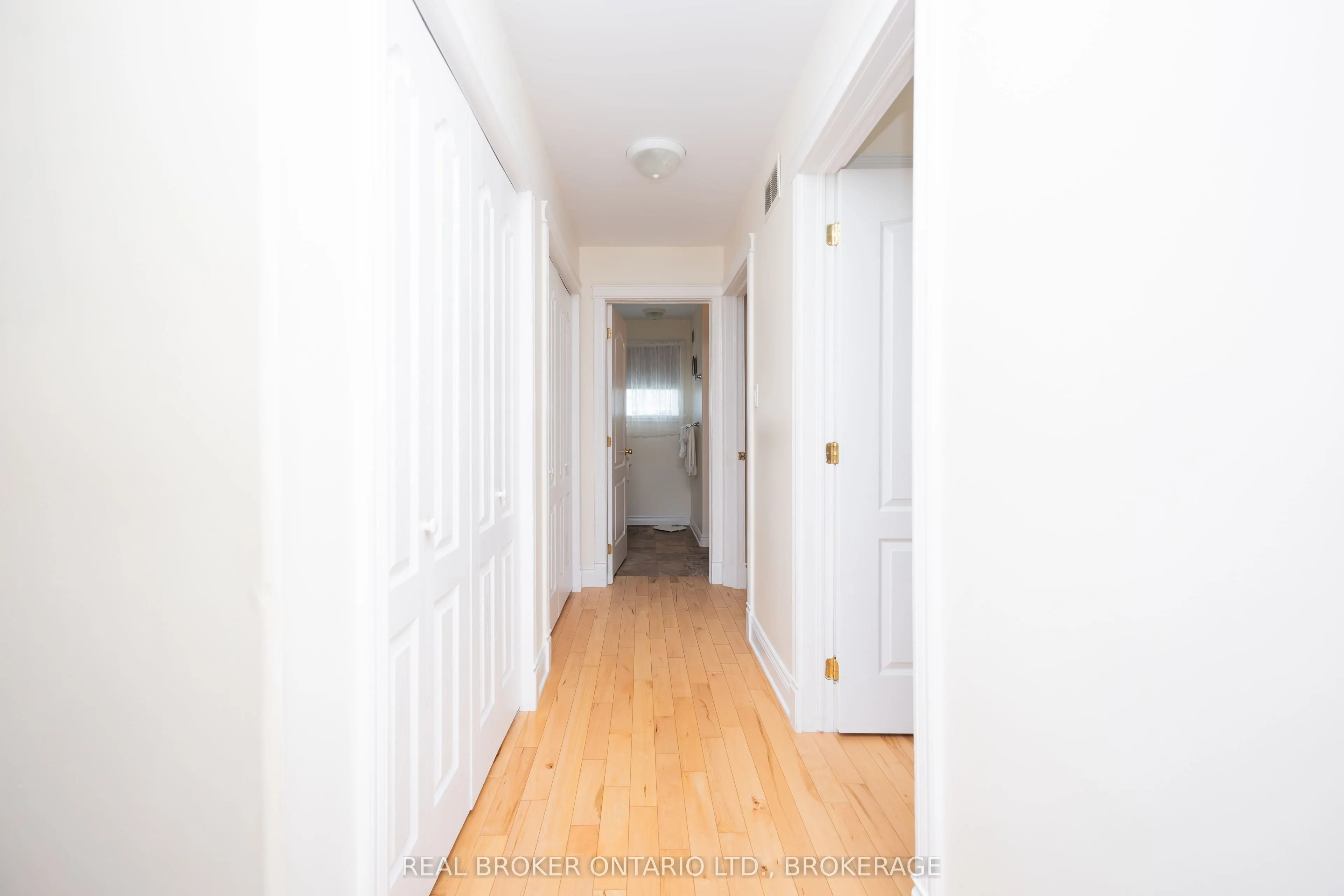 238 Bishop Street S