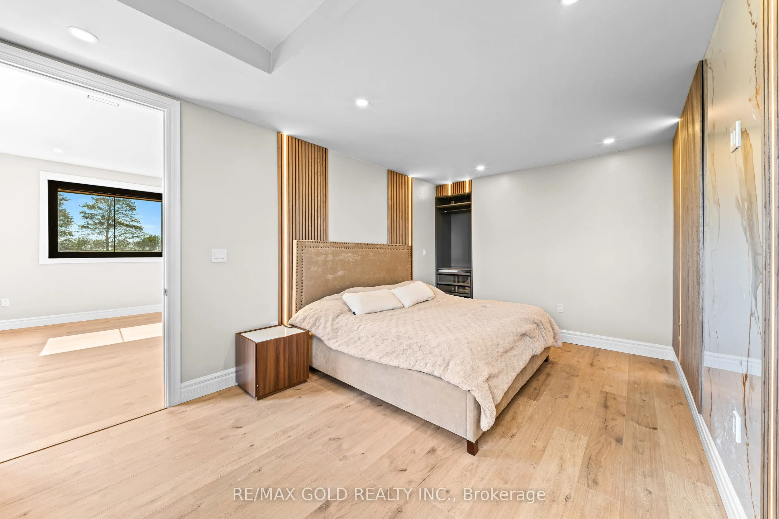 554068 Mono Amaranth Townline