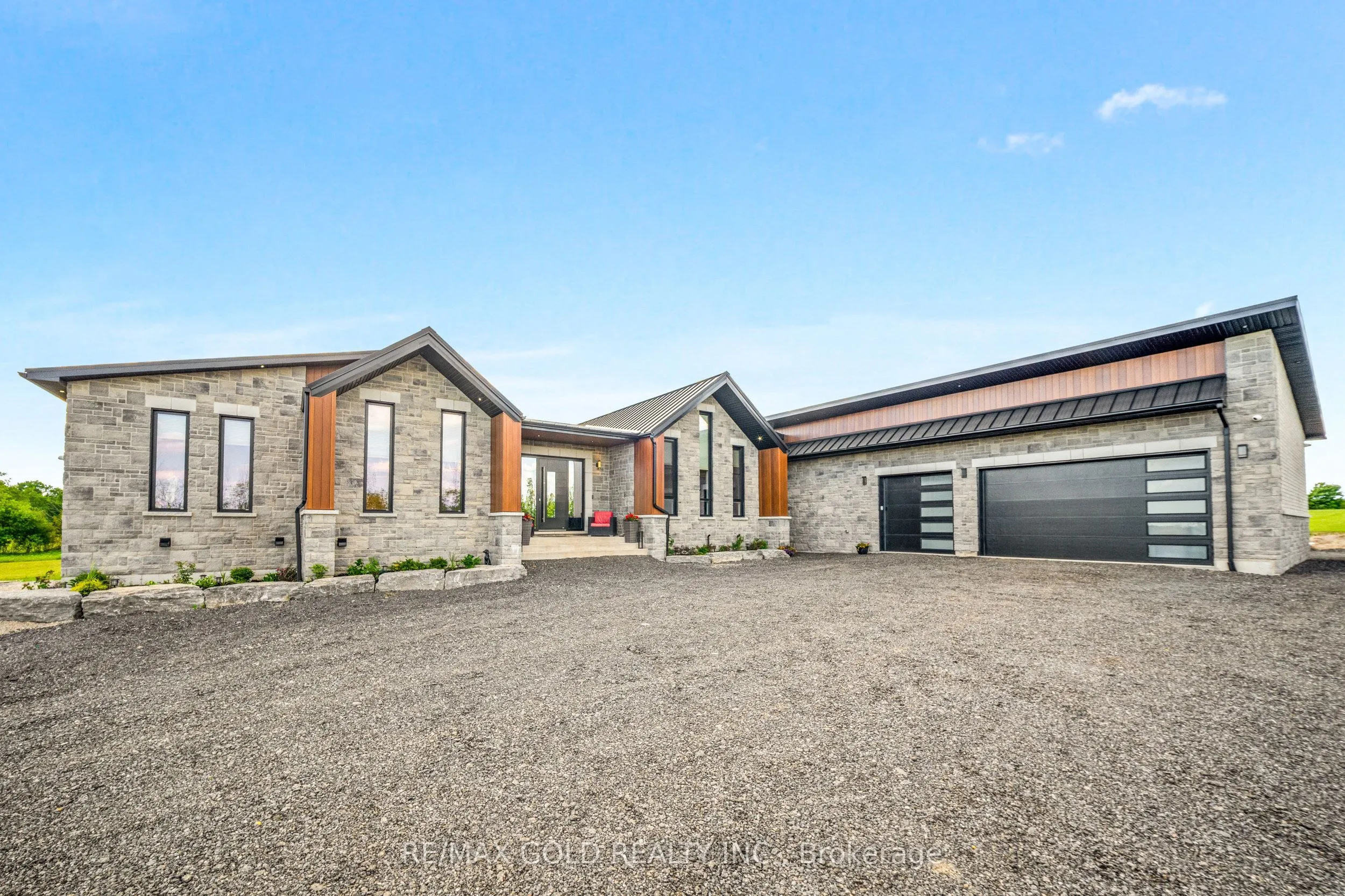 554068 Mono Amaranth Townline