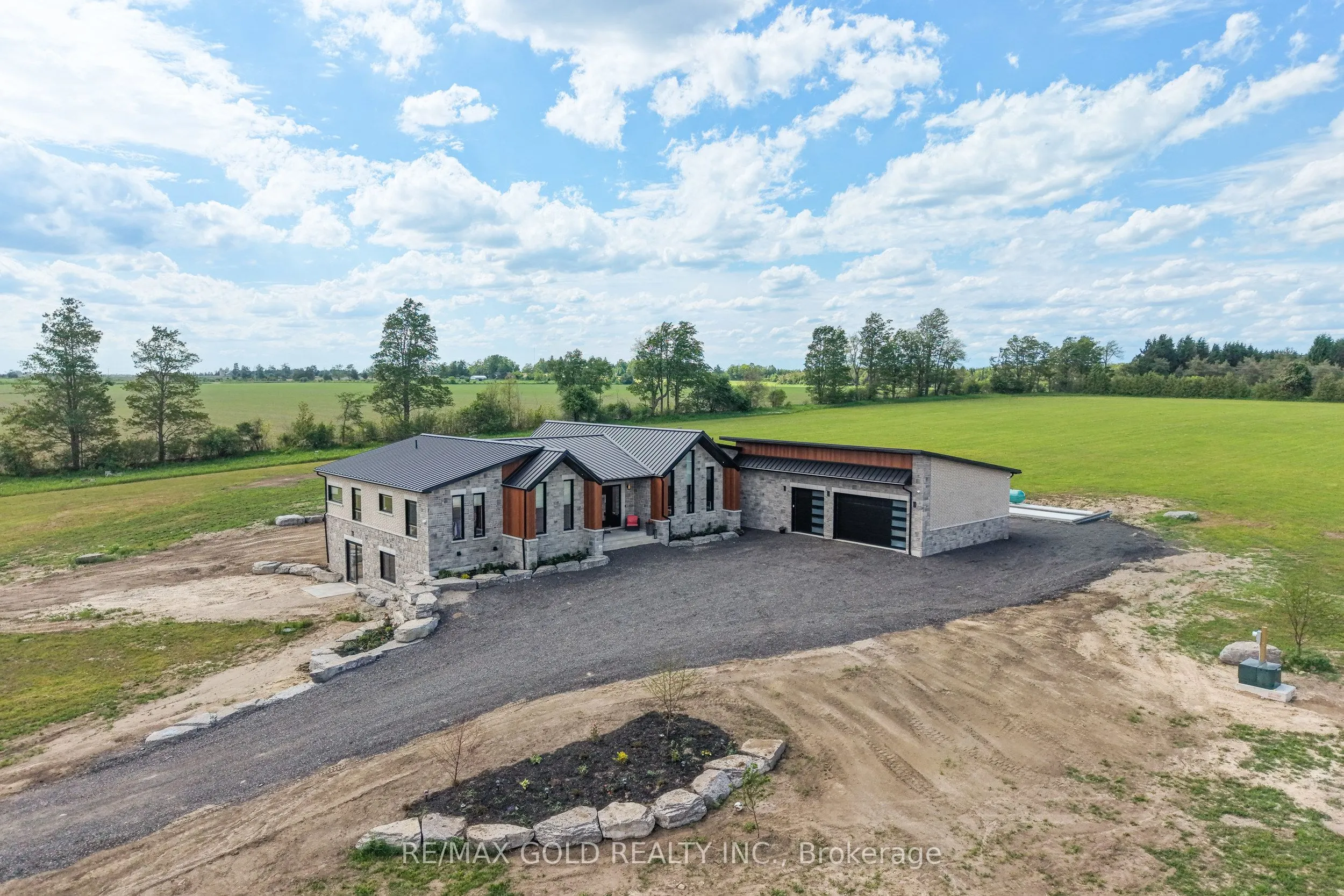 554068 Mono Amaranth Townline