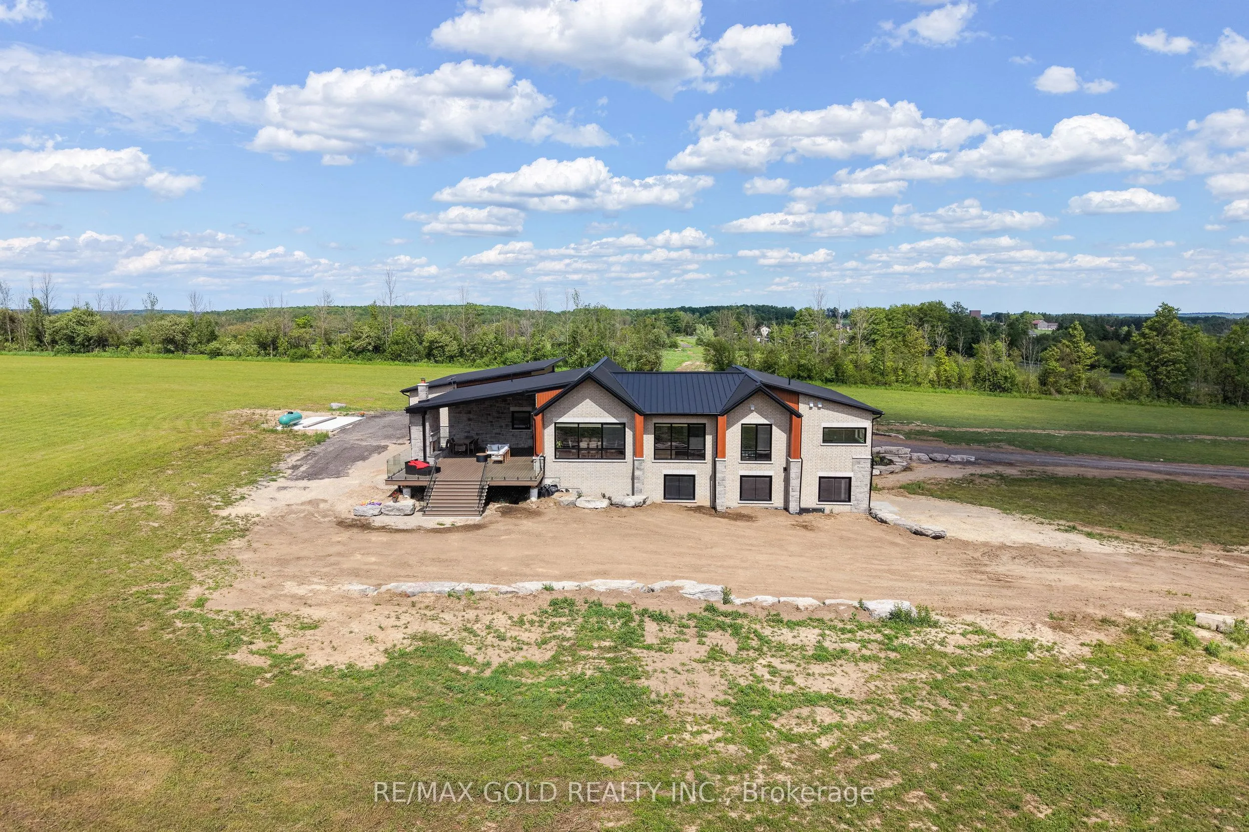 554068 Mono Amaranth Townline