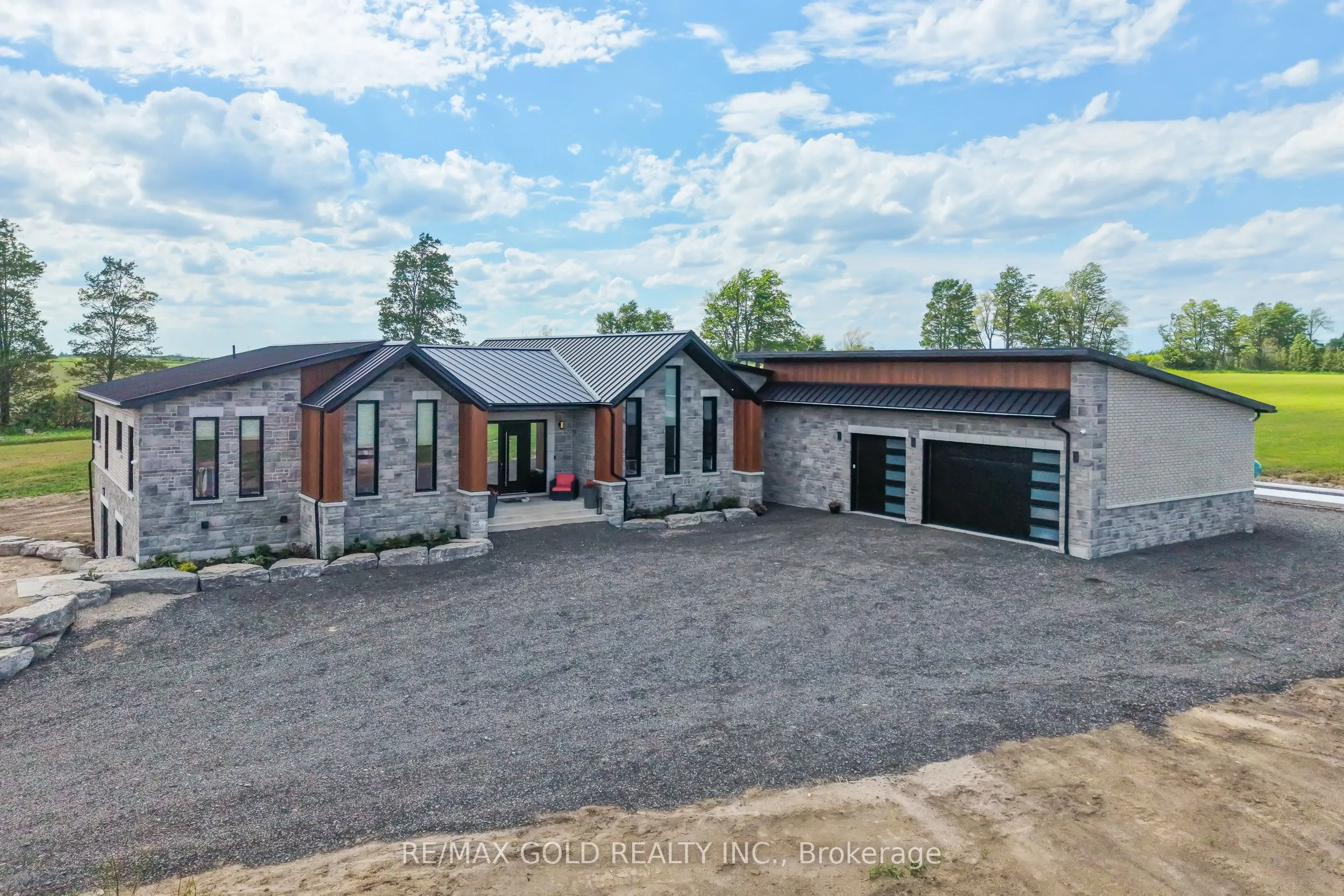554068 Mono Amaranth Townline