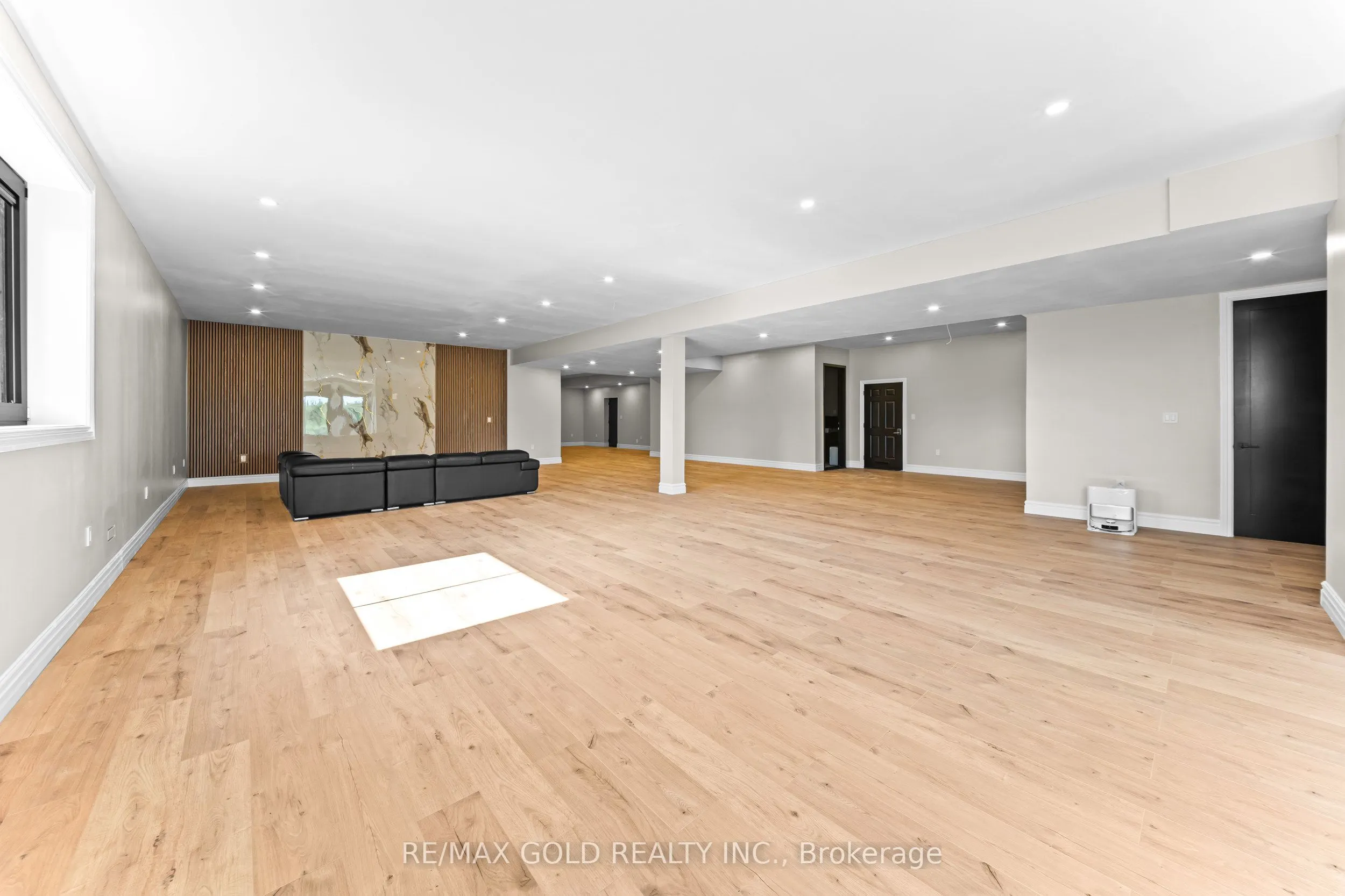 554068 Mono Amaranth Townline