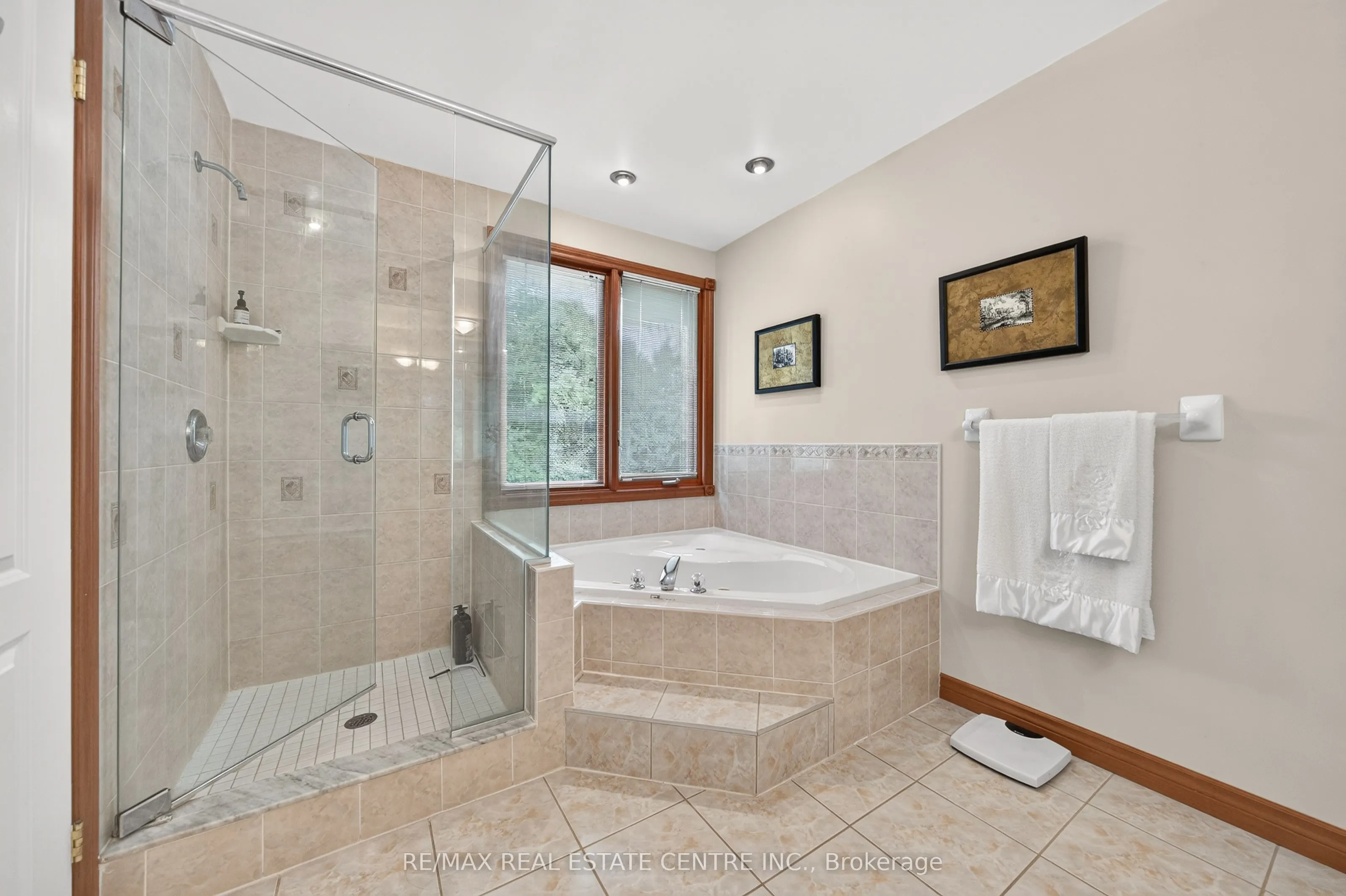 52 Archwood Crescent