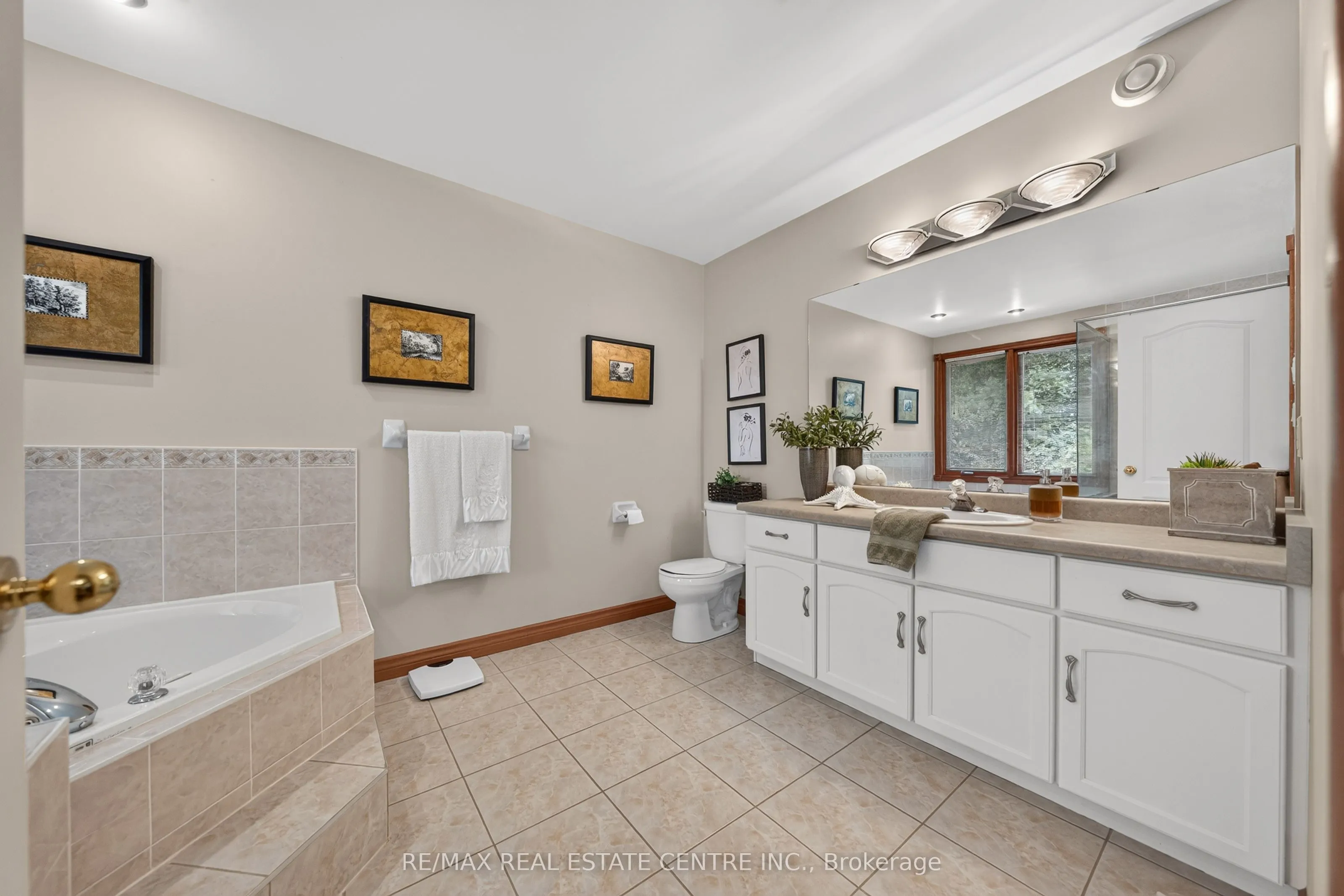 52 Archwood Crescent