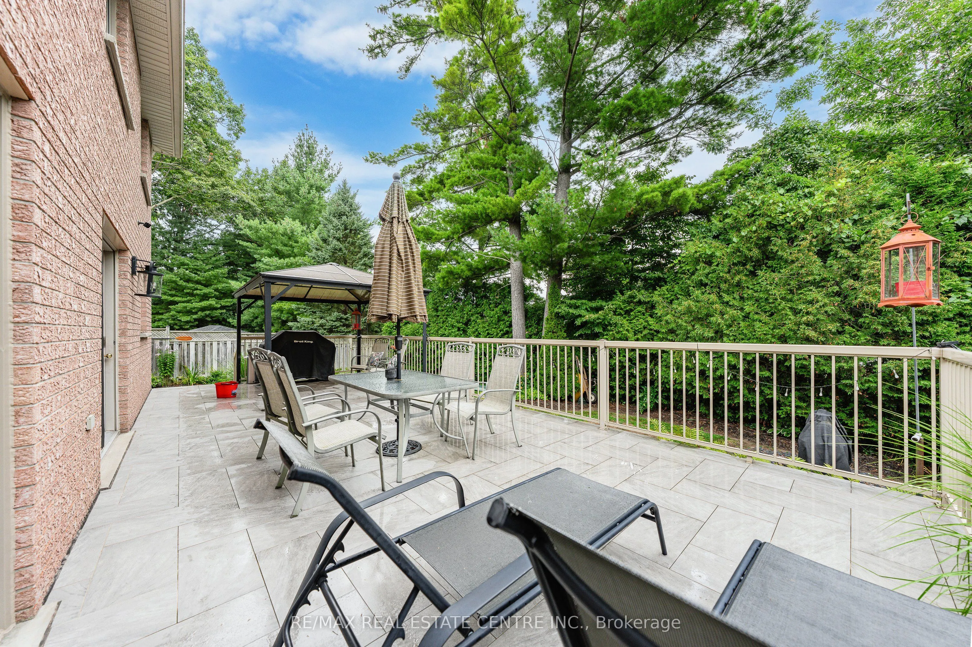 52 Archwood Crescent