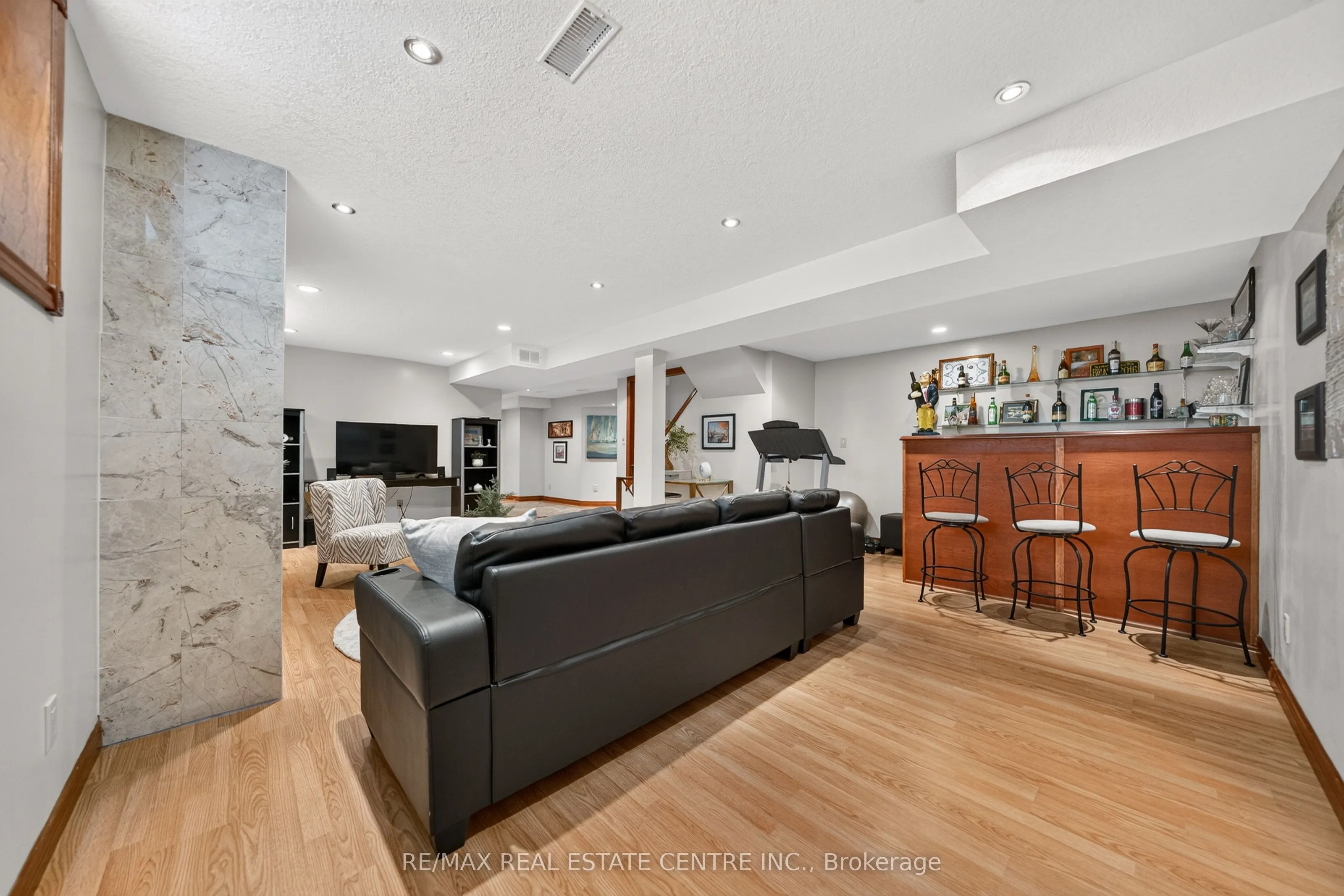 52 Archwood Crescent
