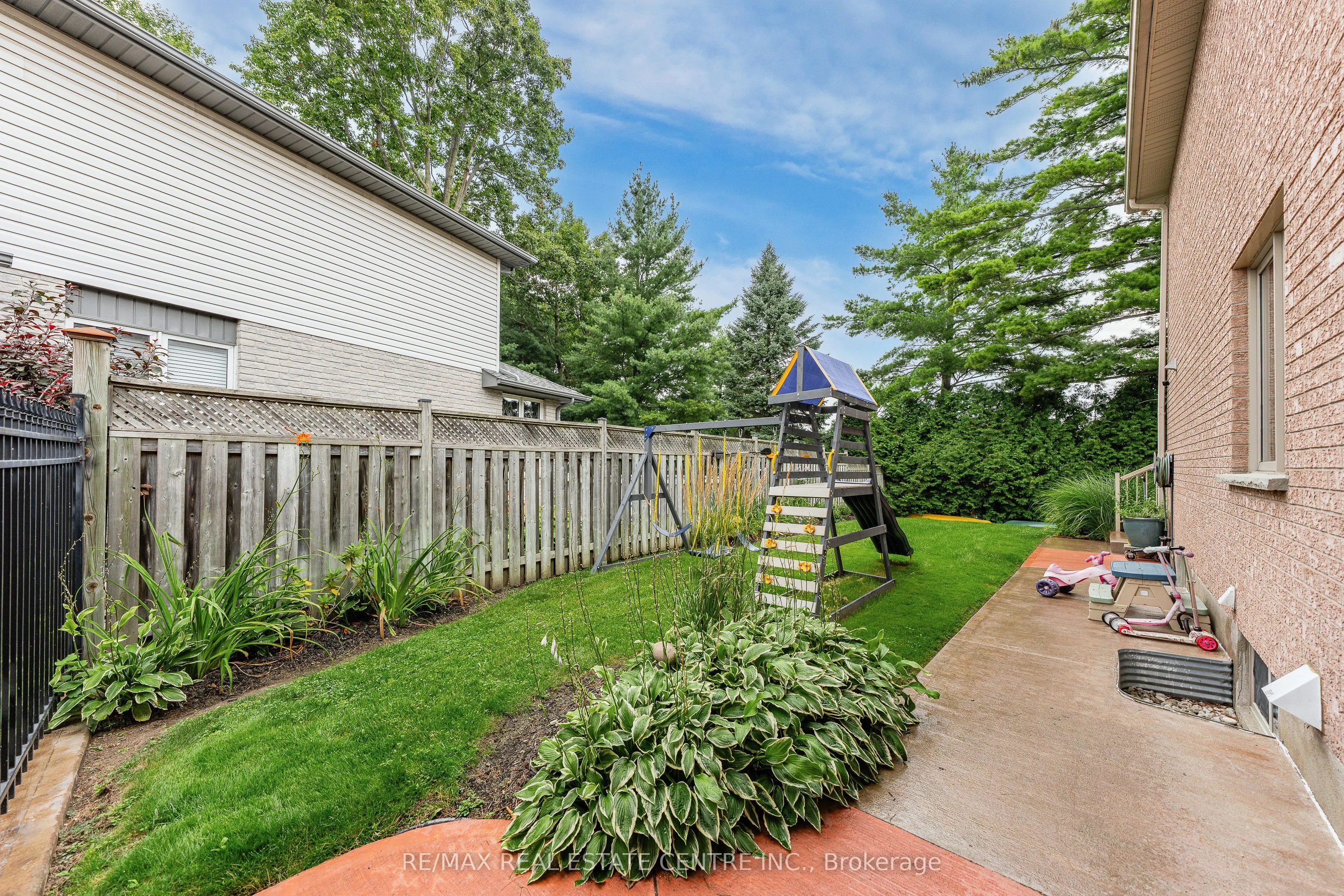 52 Archwood Crescent