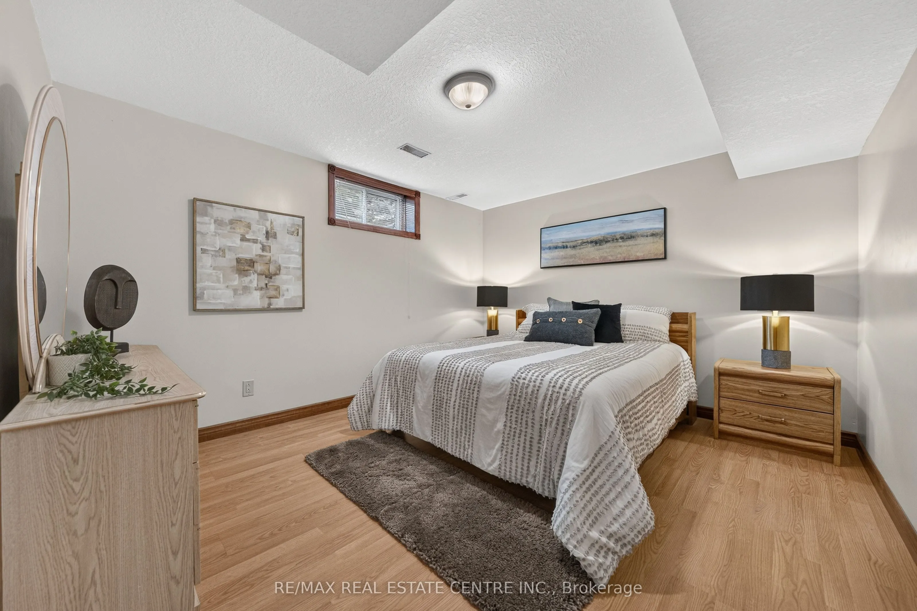 52 Archwood Crescent