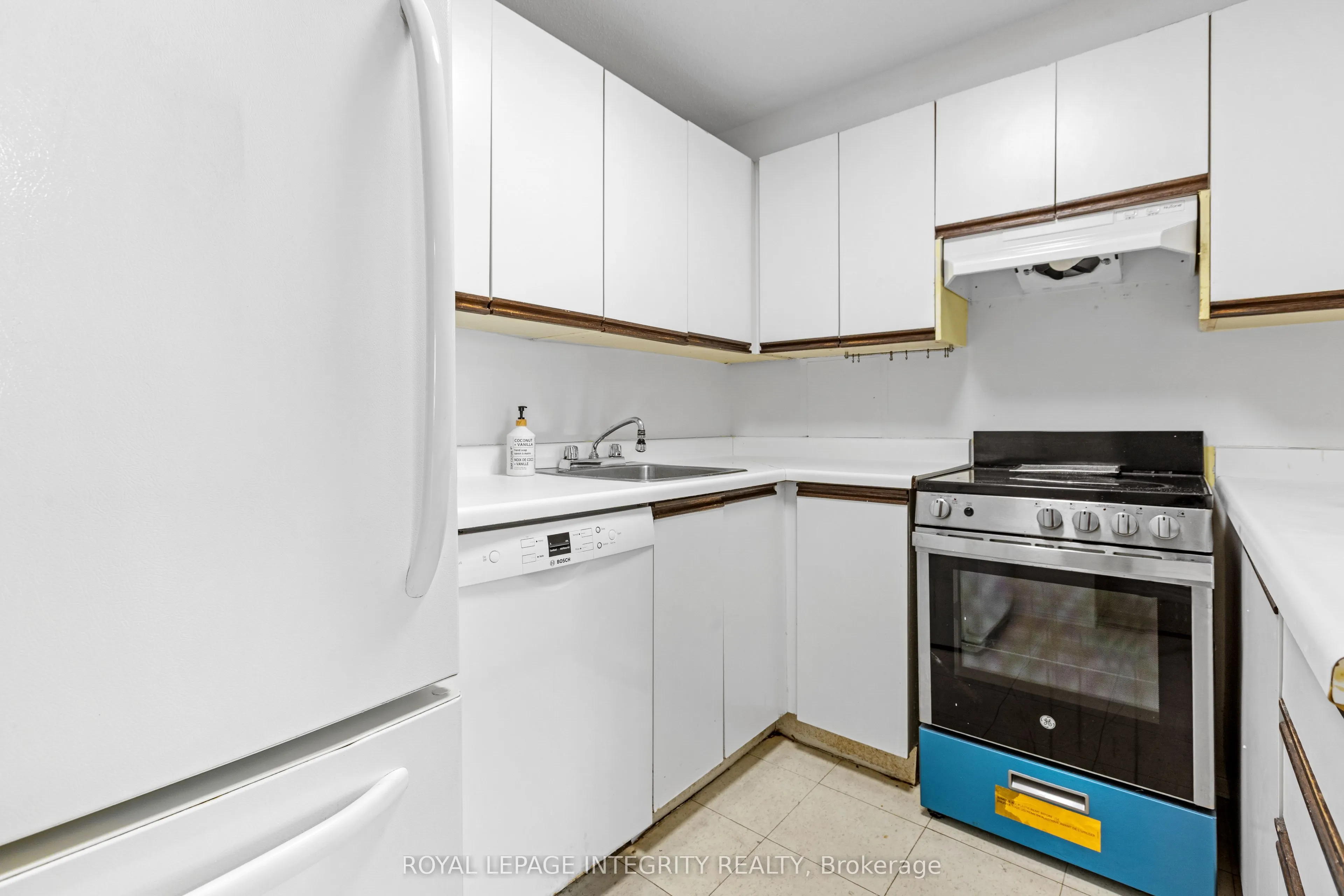 475 Laurier Avenue W #2001