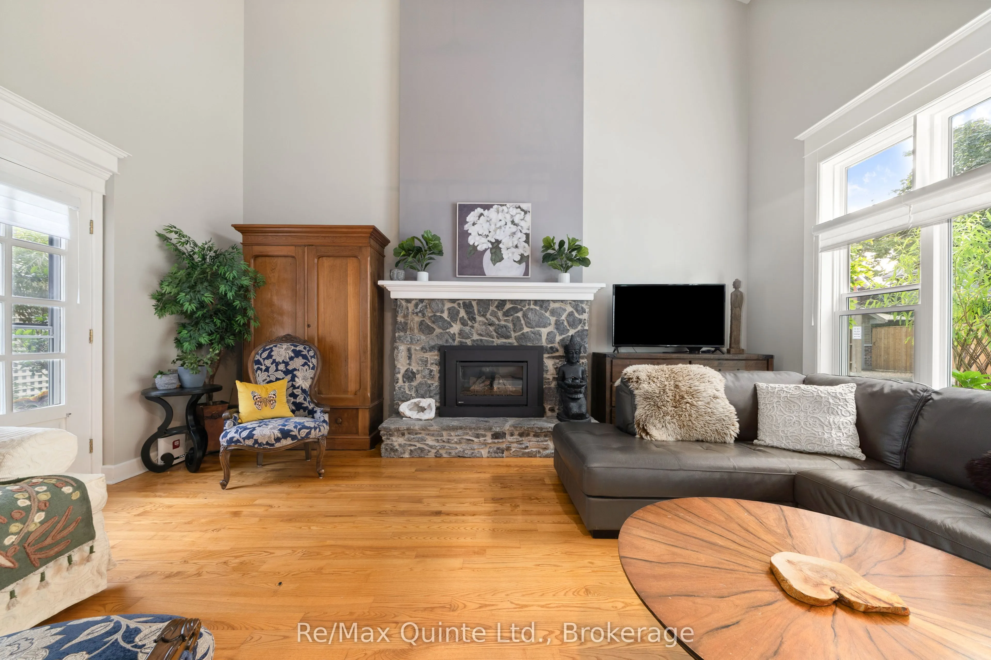 99 Bridge Street E #5