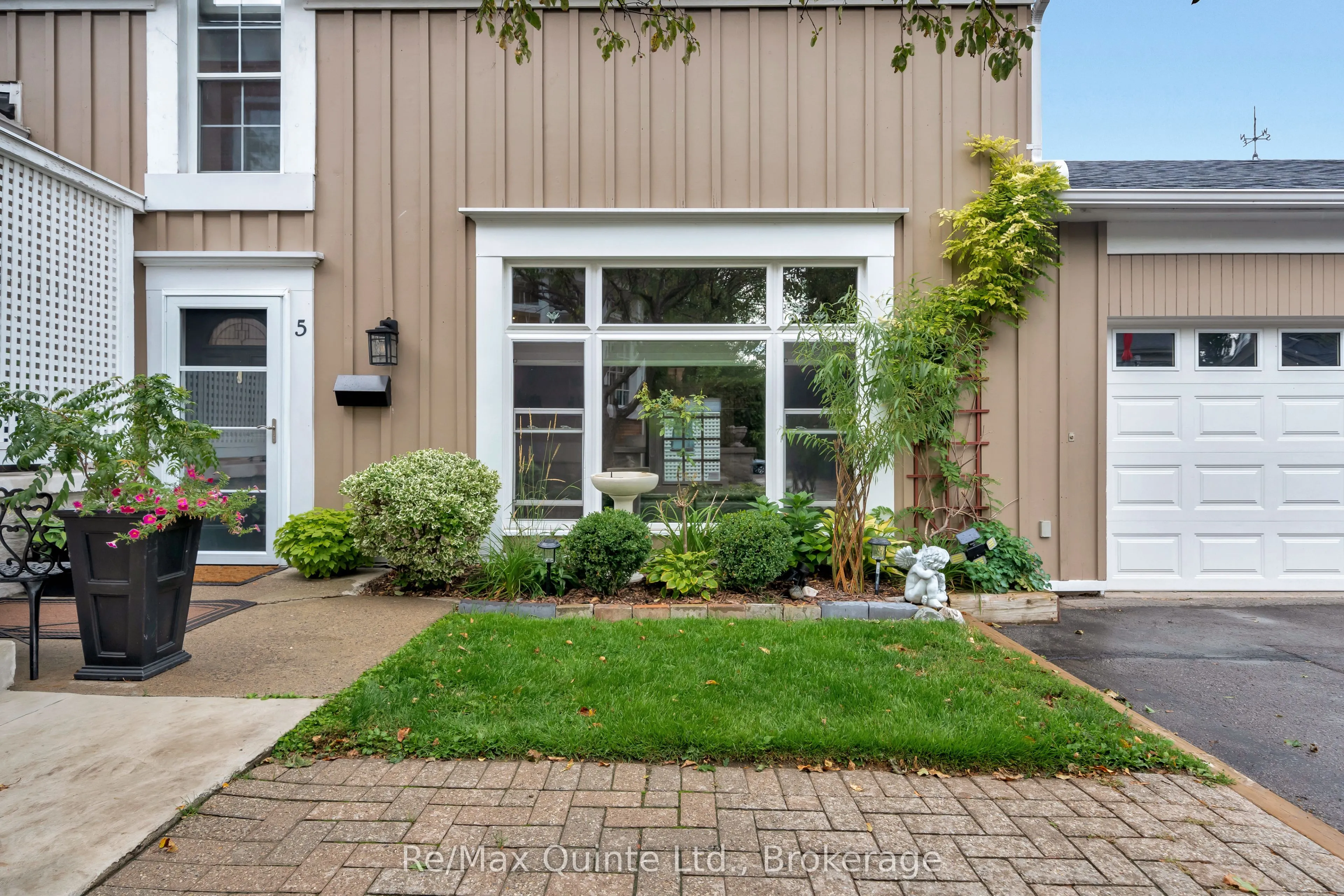 99 Bridge Street E #5