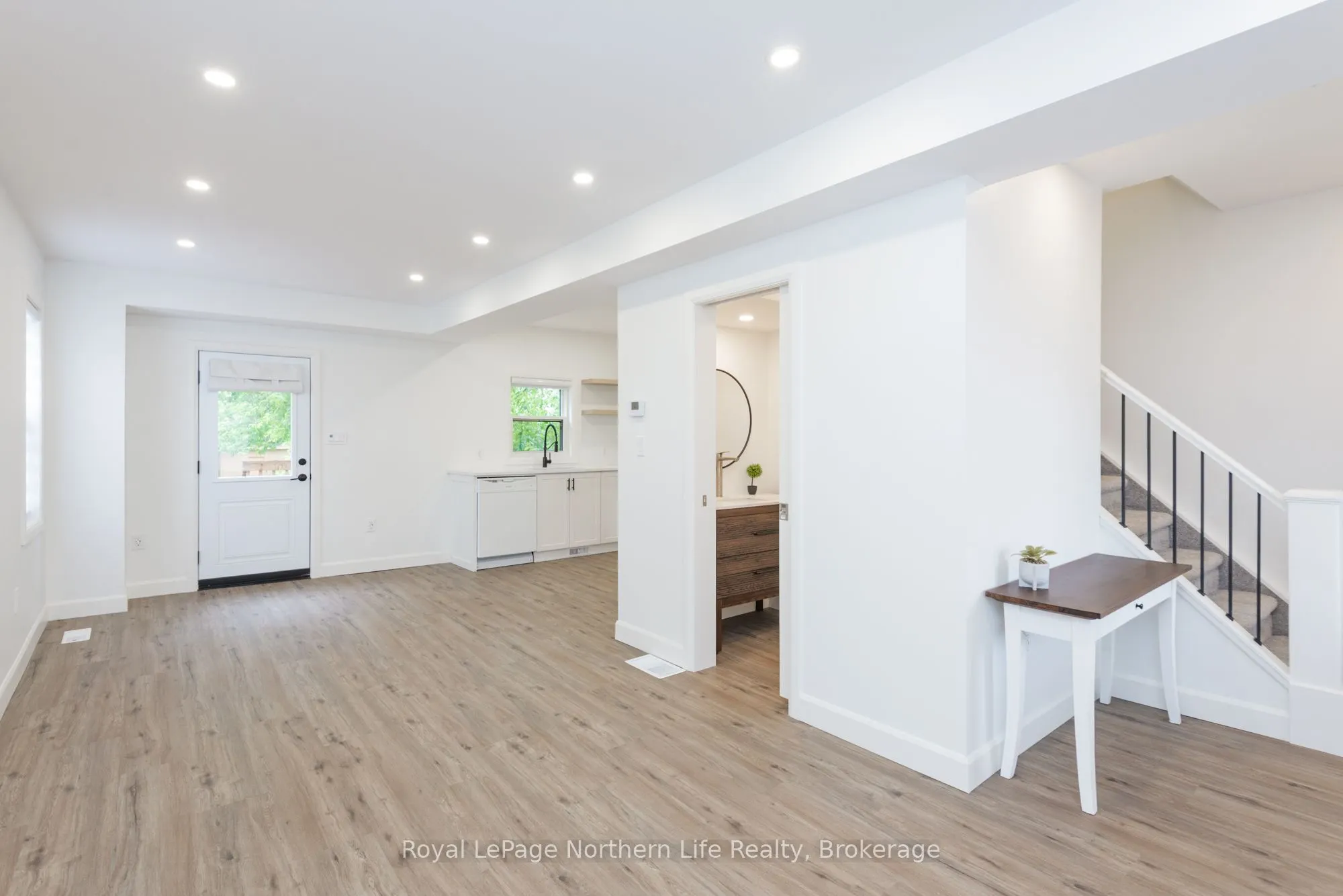 253 Second Avenue W