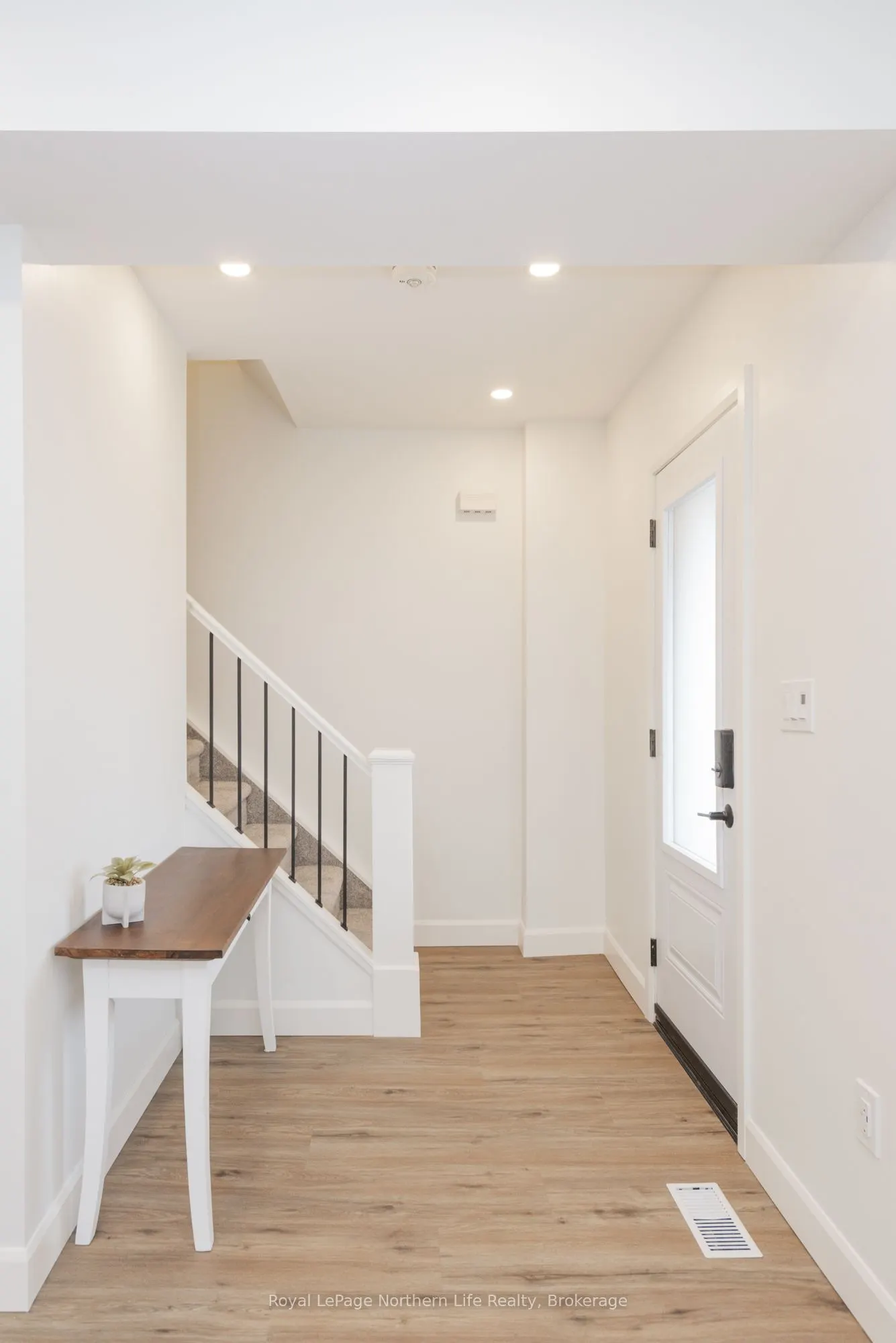 253 Second Avenue W
