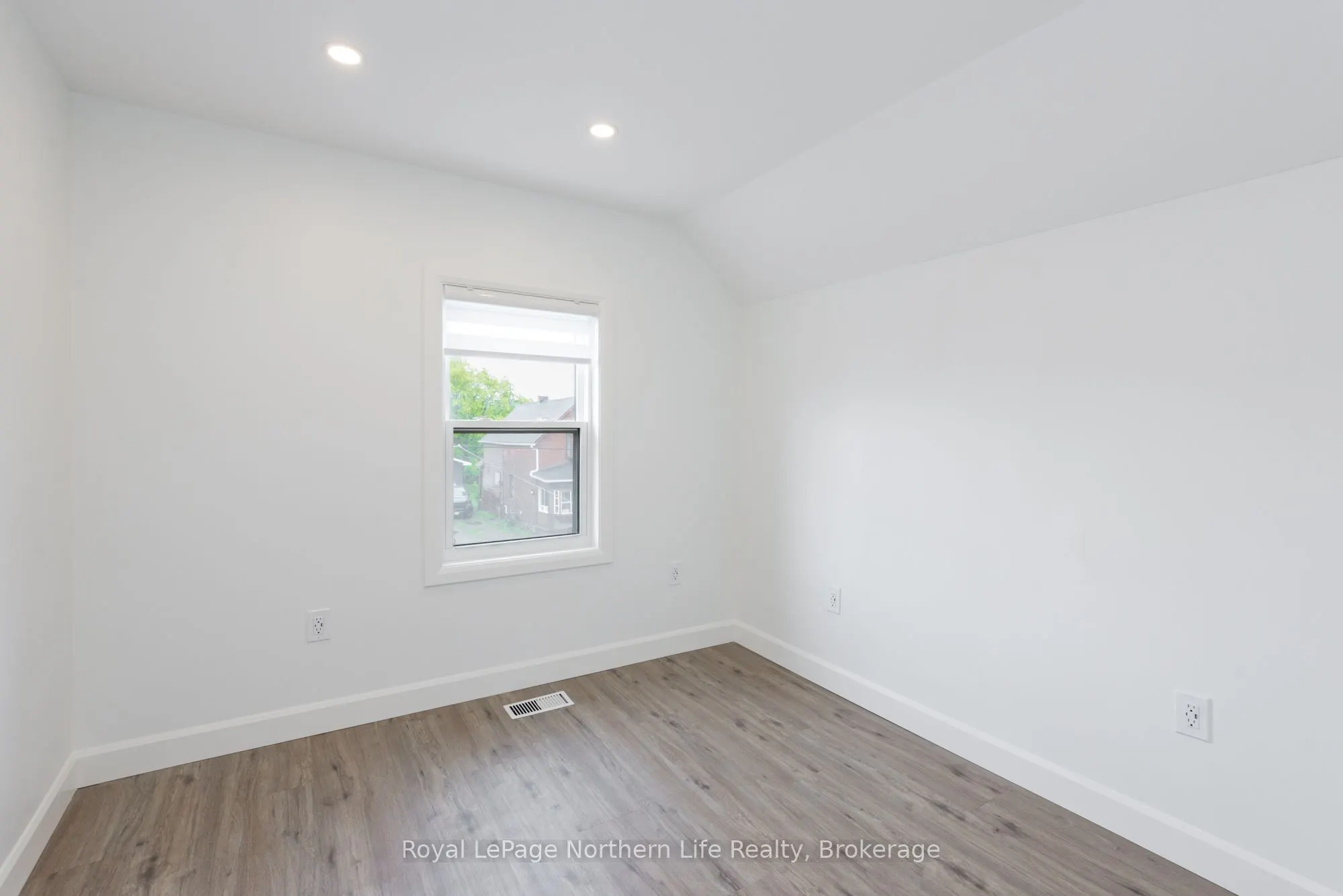 253 Second Avenue W