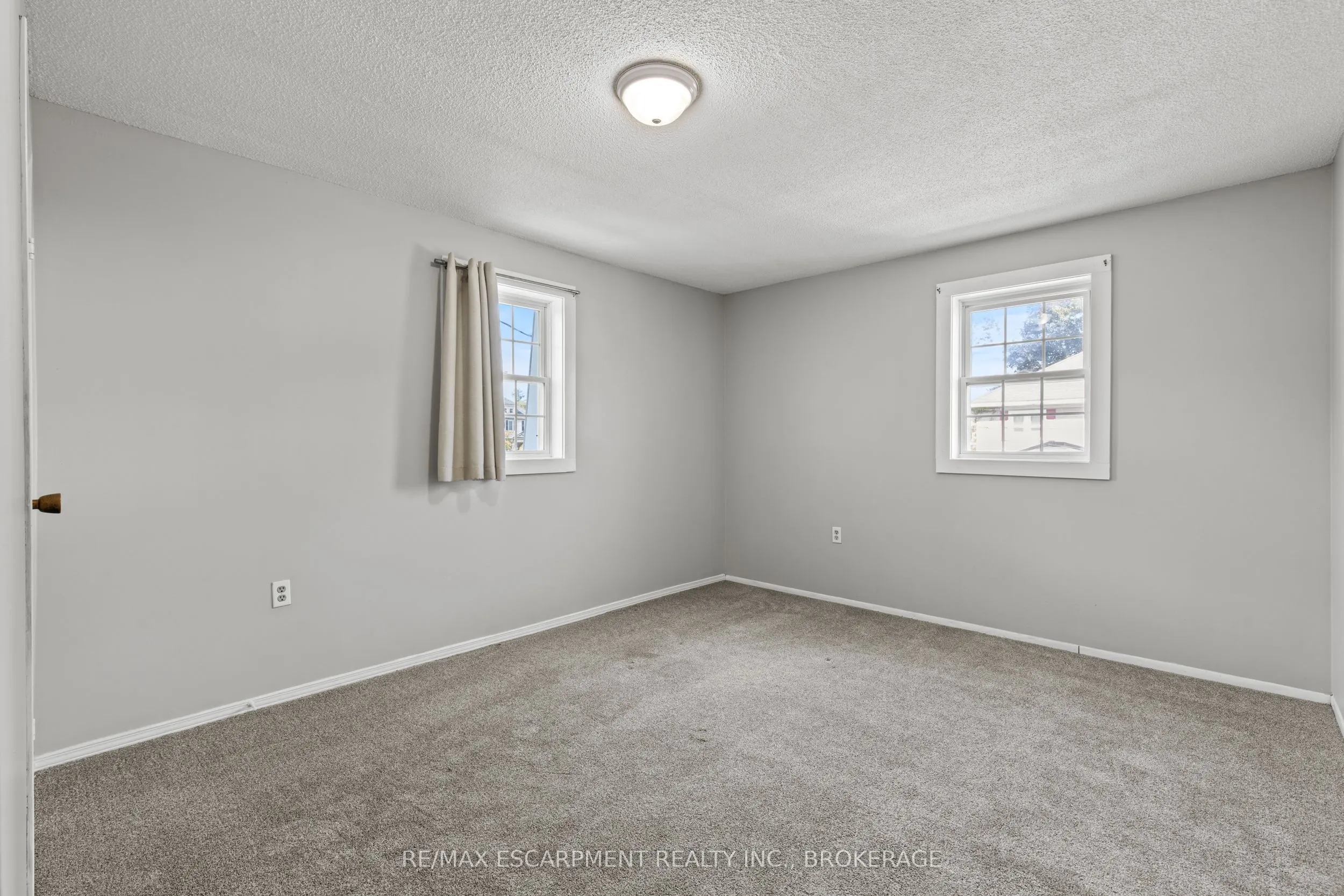 15 MCCORMICK Street #Upper