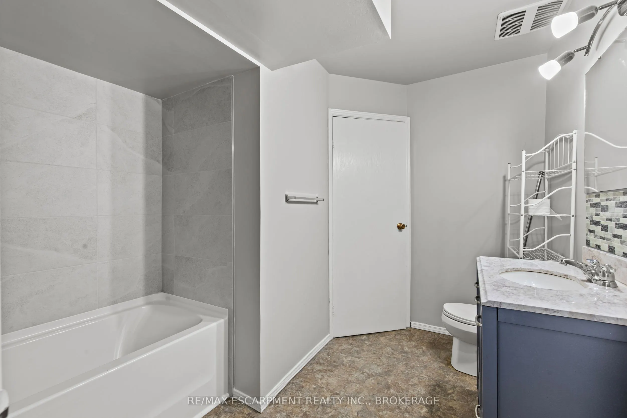 15 MCCORMICK Street #Upper
