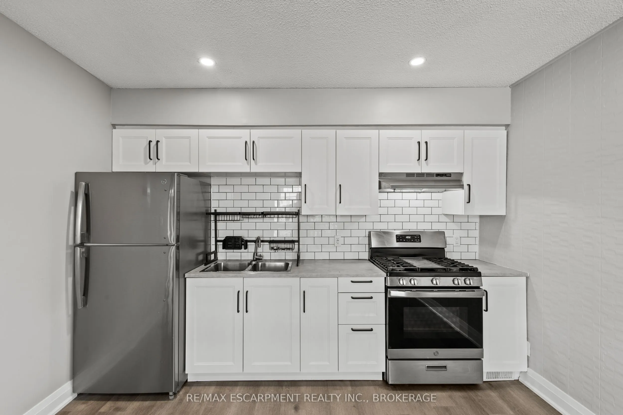 15 MCCORMICK Street #Upper