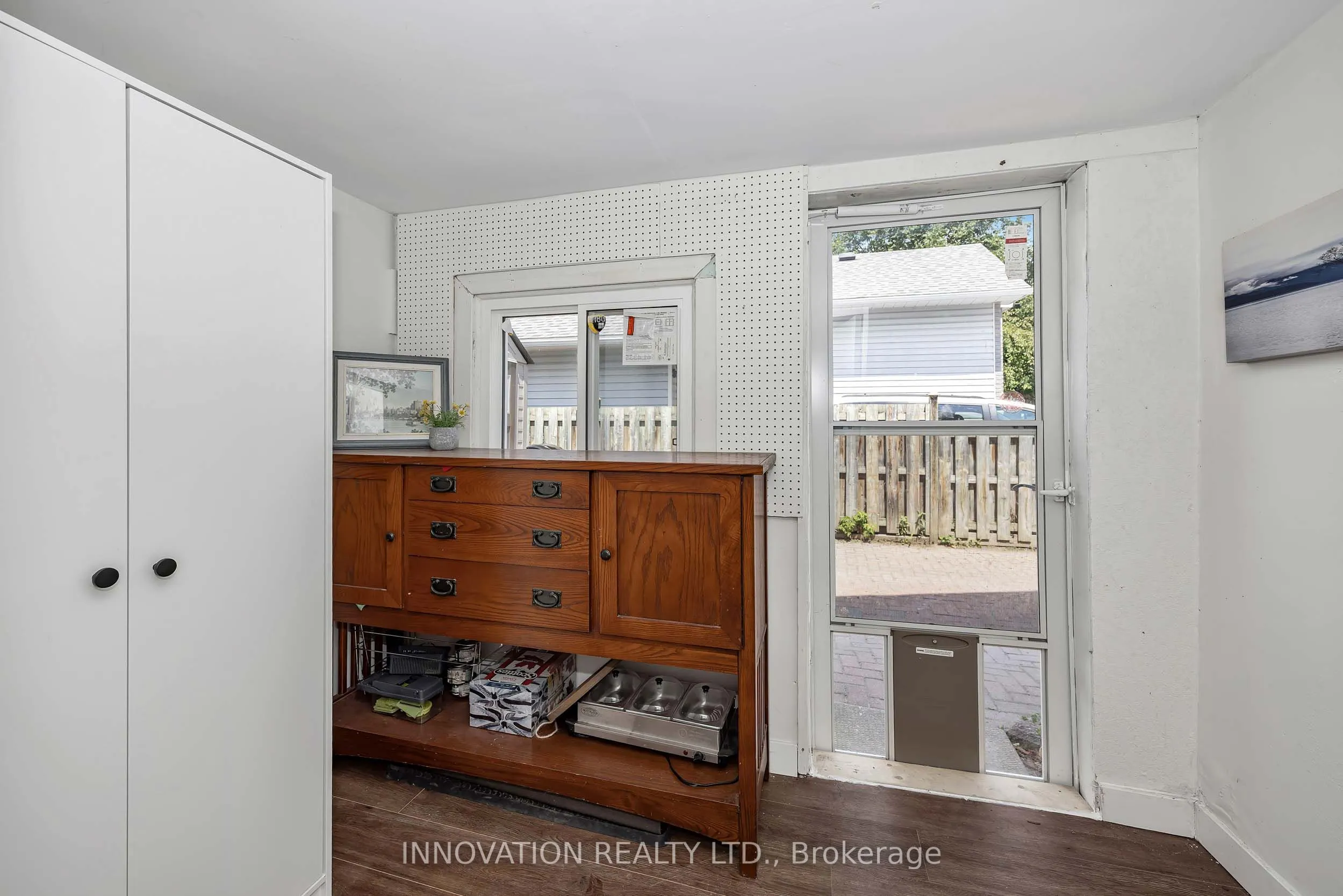 58 Russell Street N