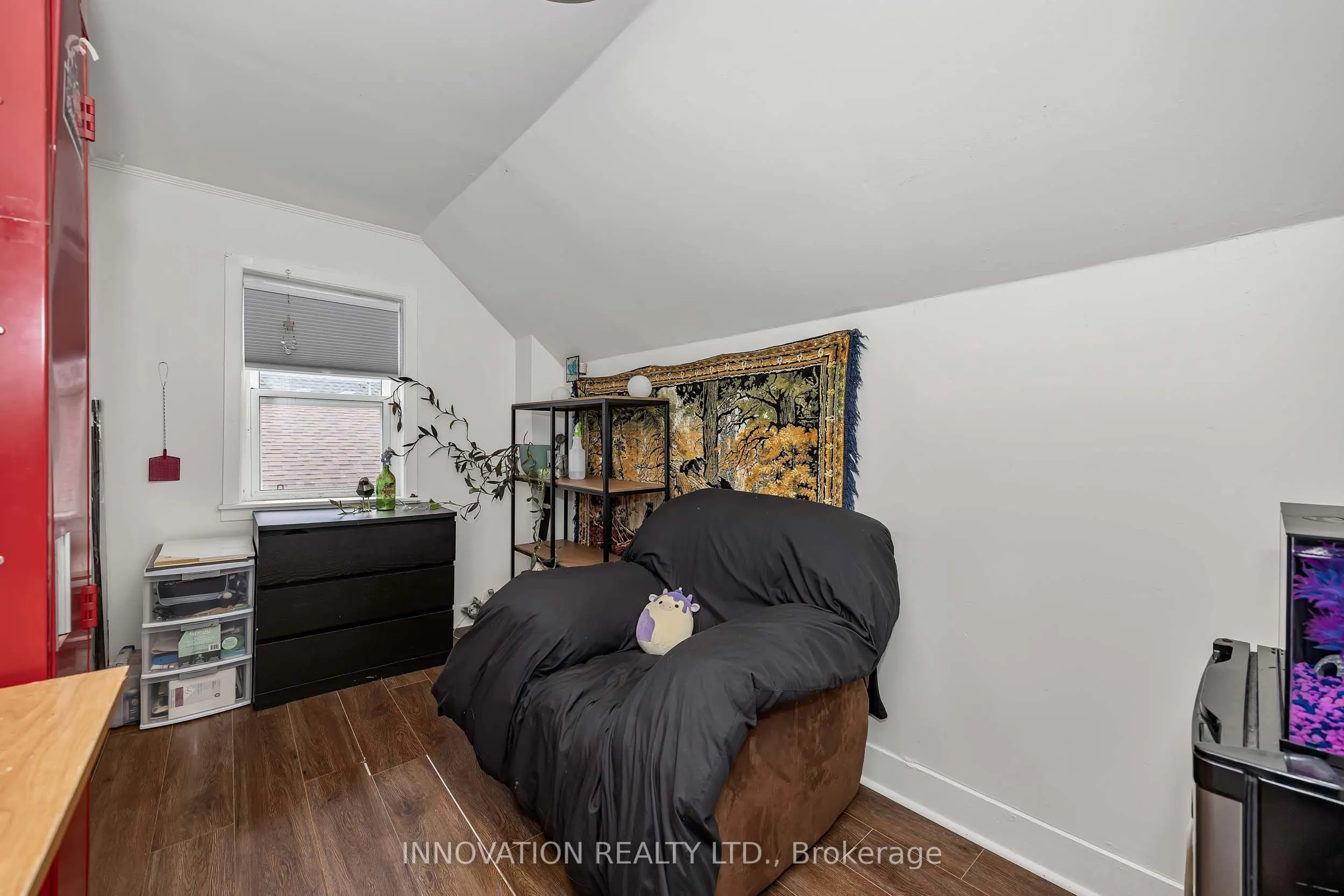 58 Russell Street N