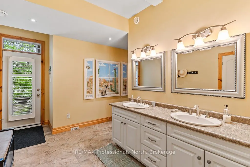 1041 Kingfisher Lane
