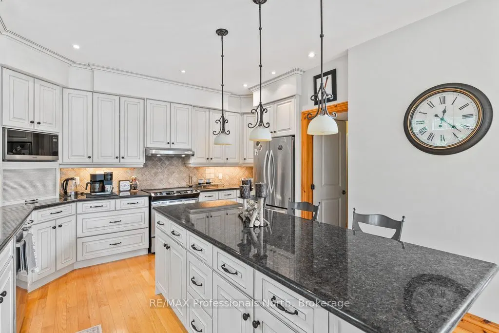 1041 Kingfisher Lane