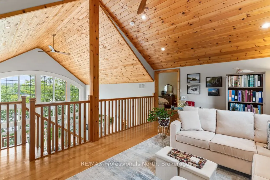 1041 Kingfisher Lane