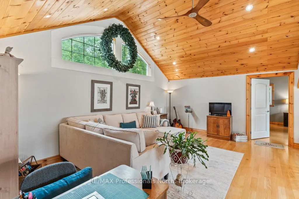 1041 Kingfisher Lane