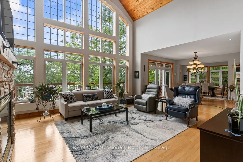 1041 Kingfisher Lane