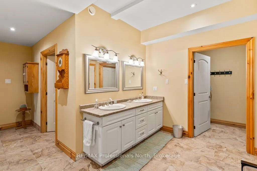 1041 Kingfisher Lane
