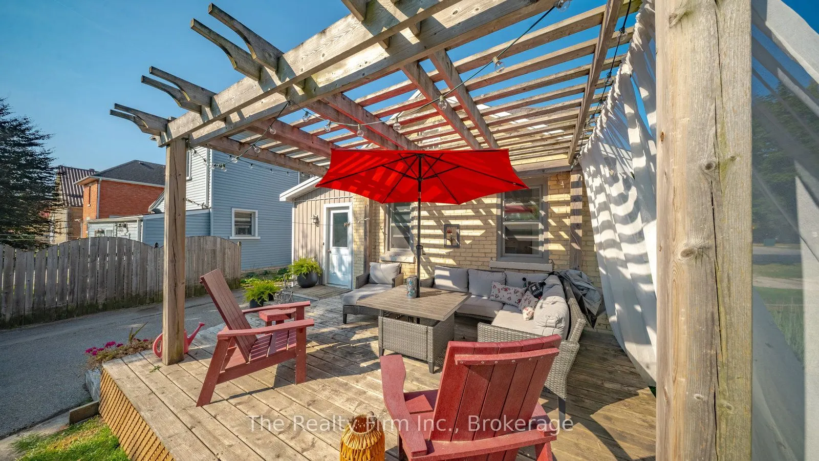 94 Woodstock Street N