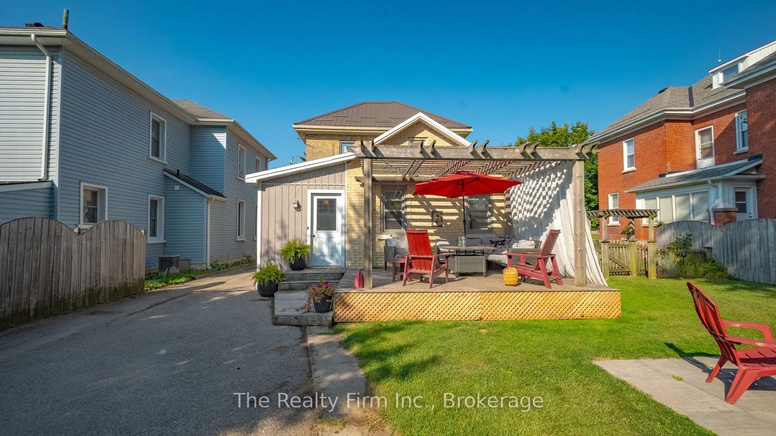 94 Woodstock Street N