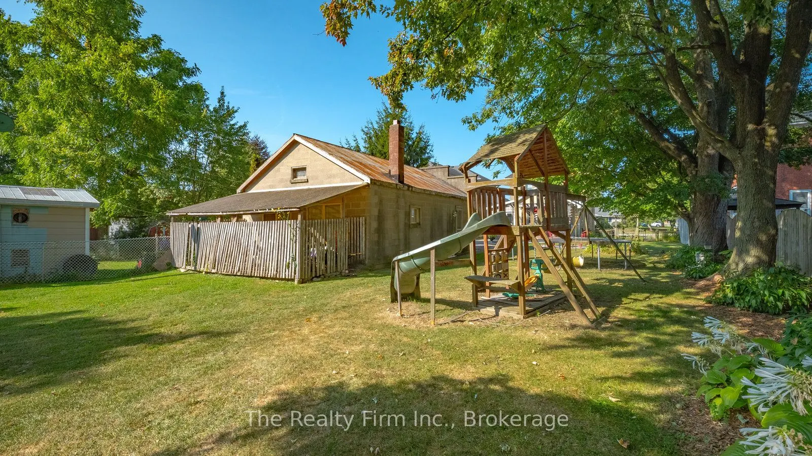 94 Woodstock Street N