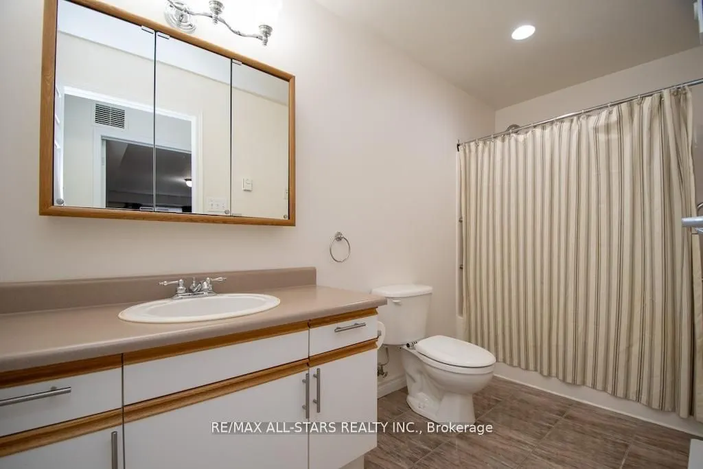 8 Huron Street #106