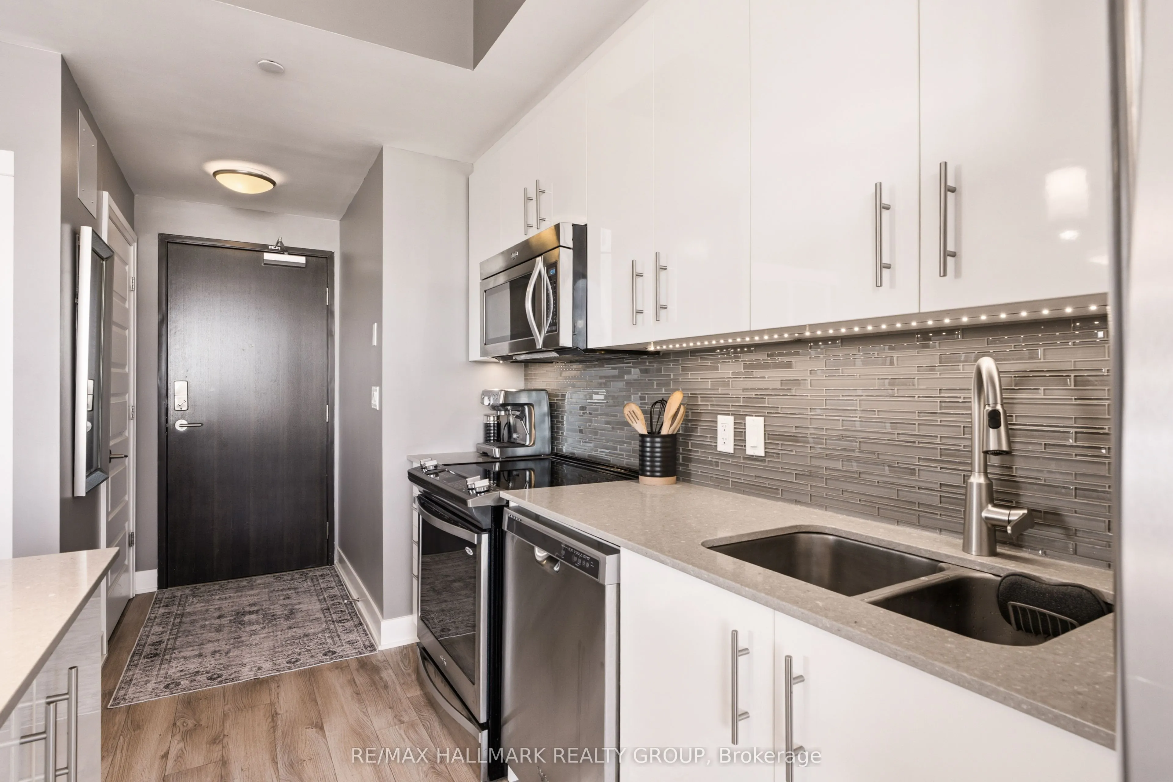1035 Bank Street #1205