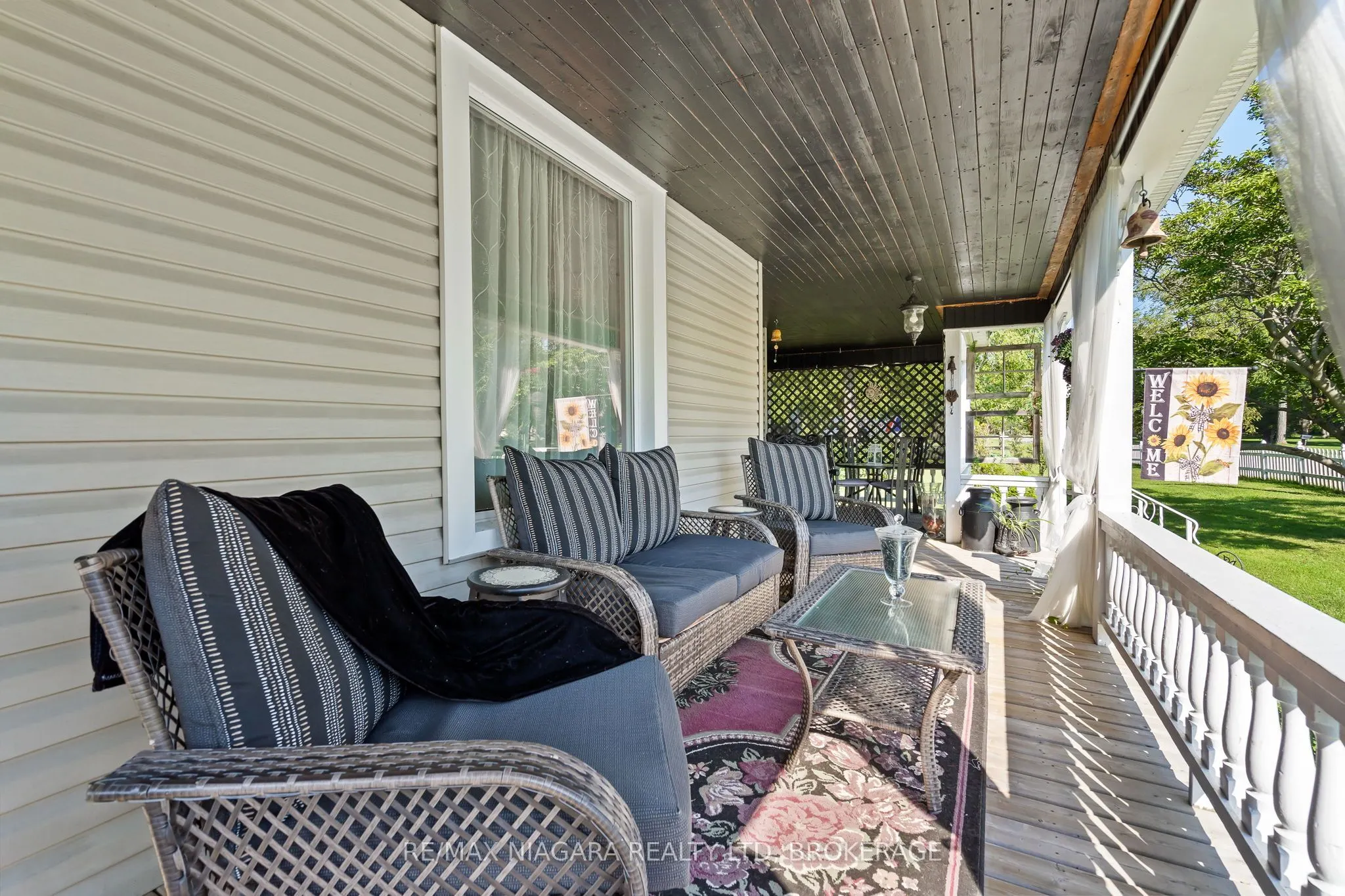 11562 Lakeshore Road