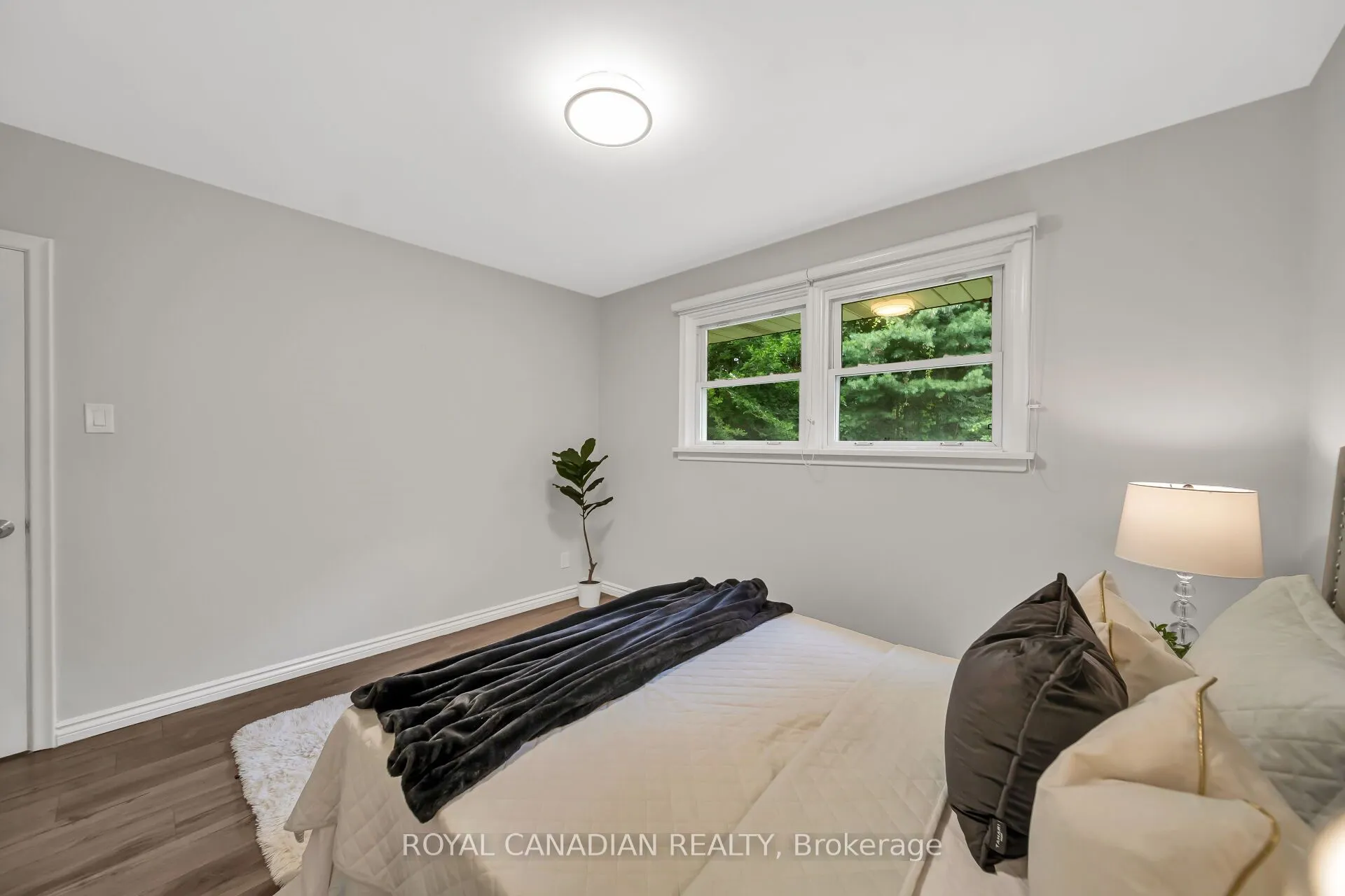 284 Cedar Crescent