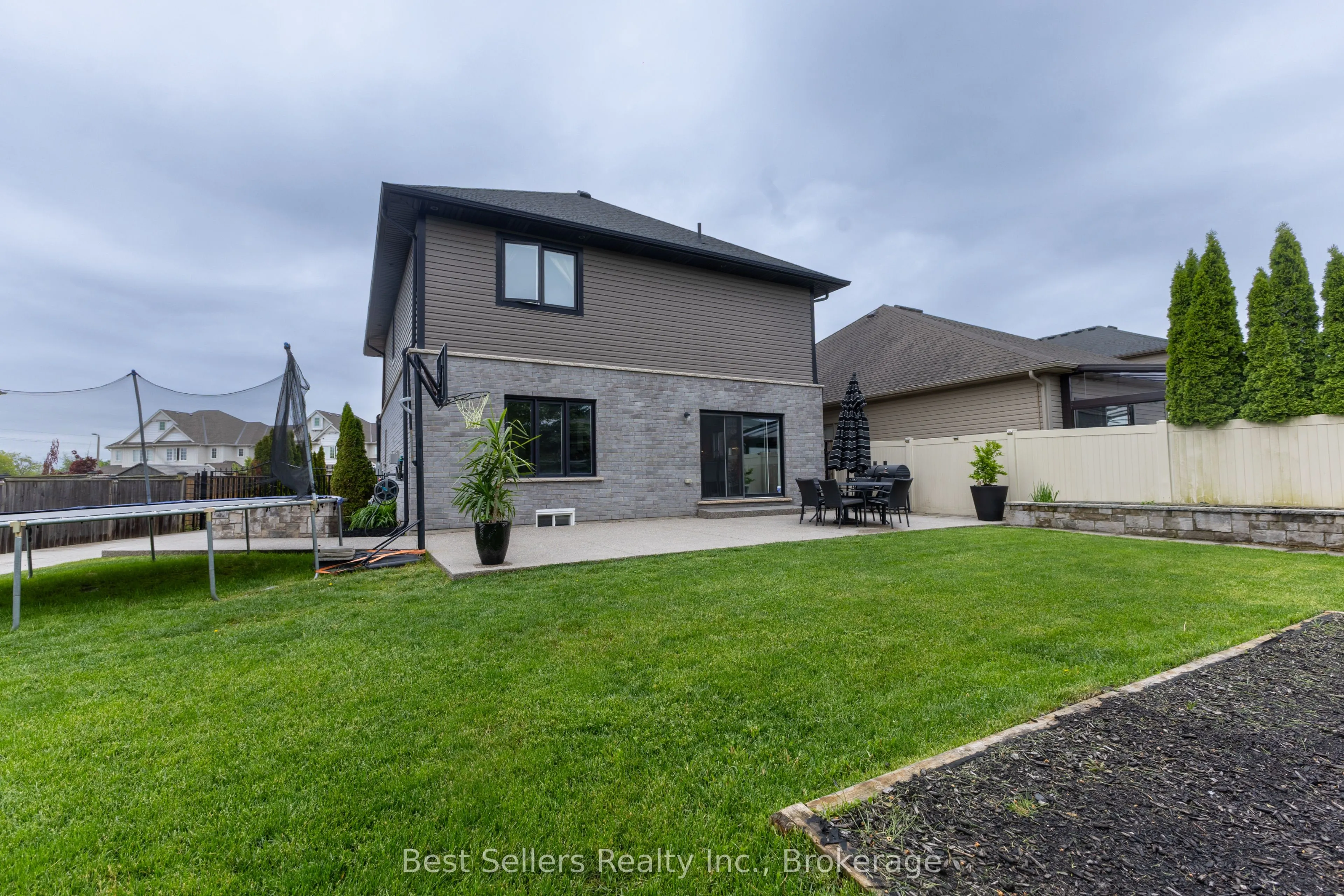 214 Cardinal Crescent