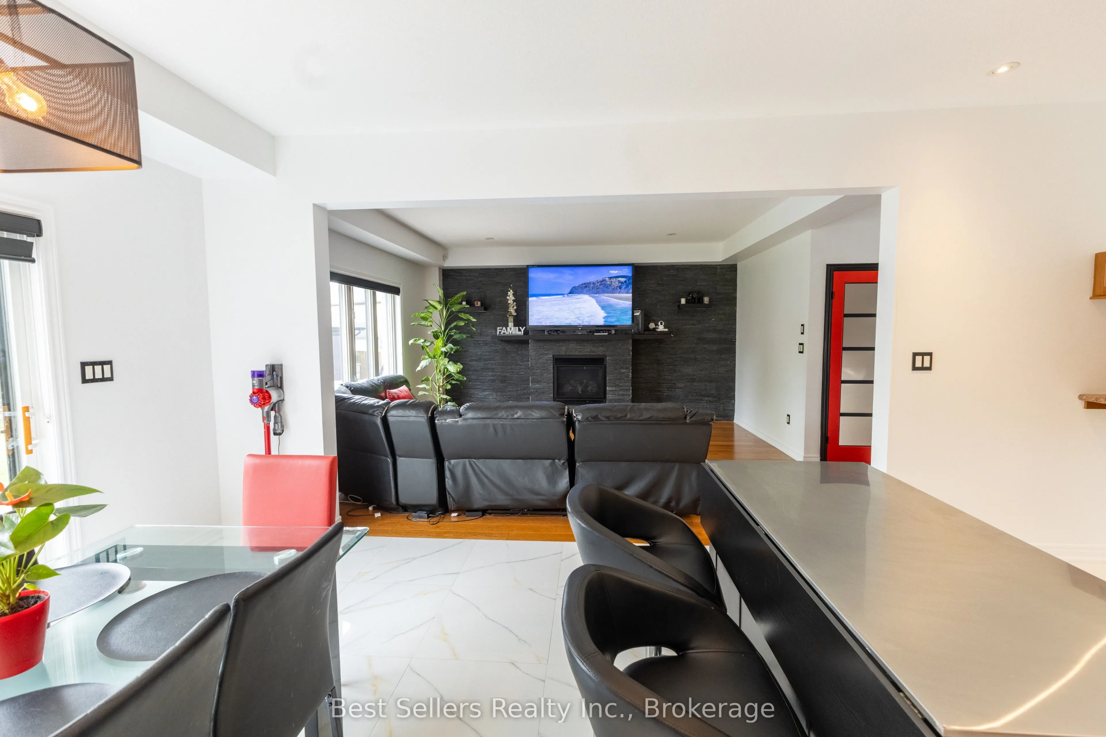 214 Cardinal Crescent