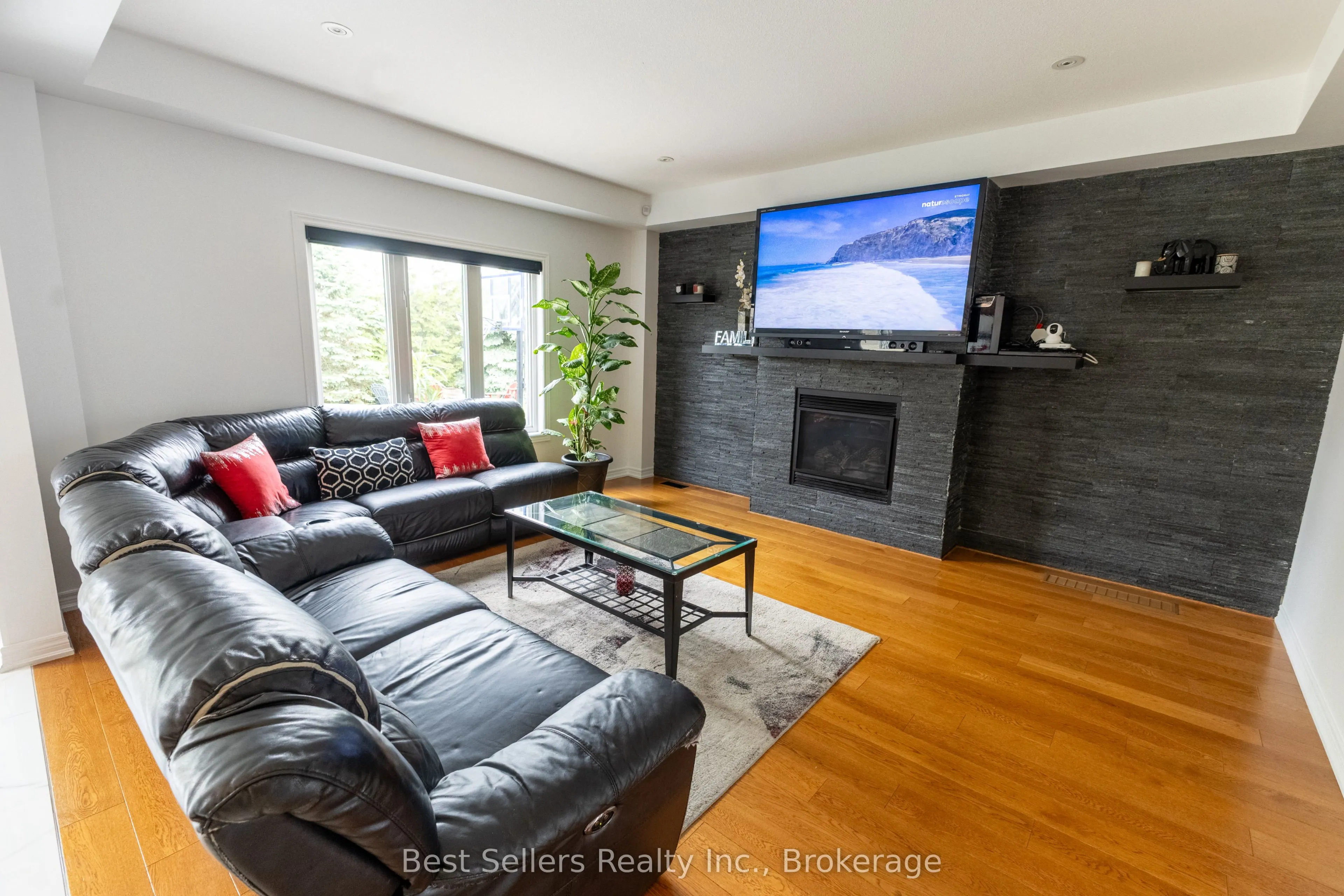 214 Cardinal Crescent
