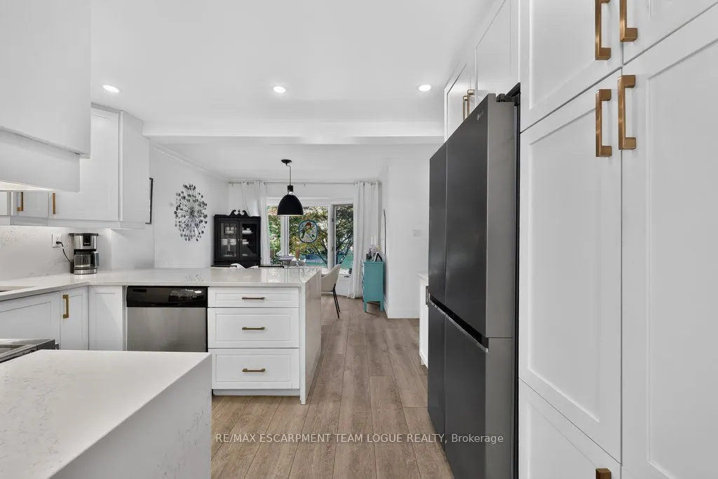 6 Harbour Drive