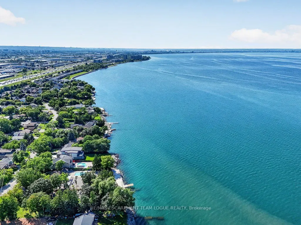 6 Harbour Drive