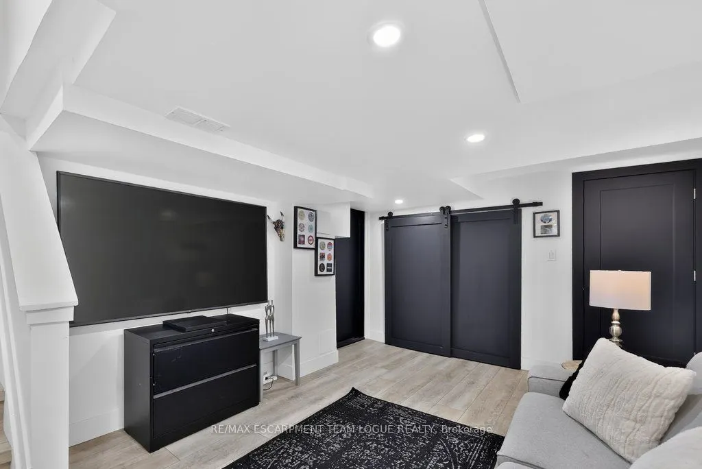 6 Harbour Drive