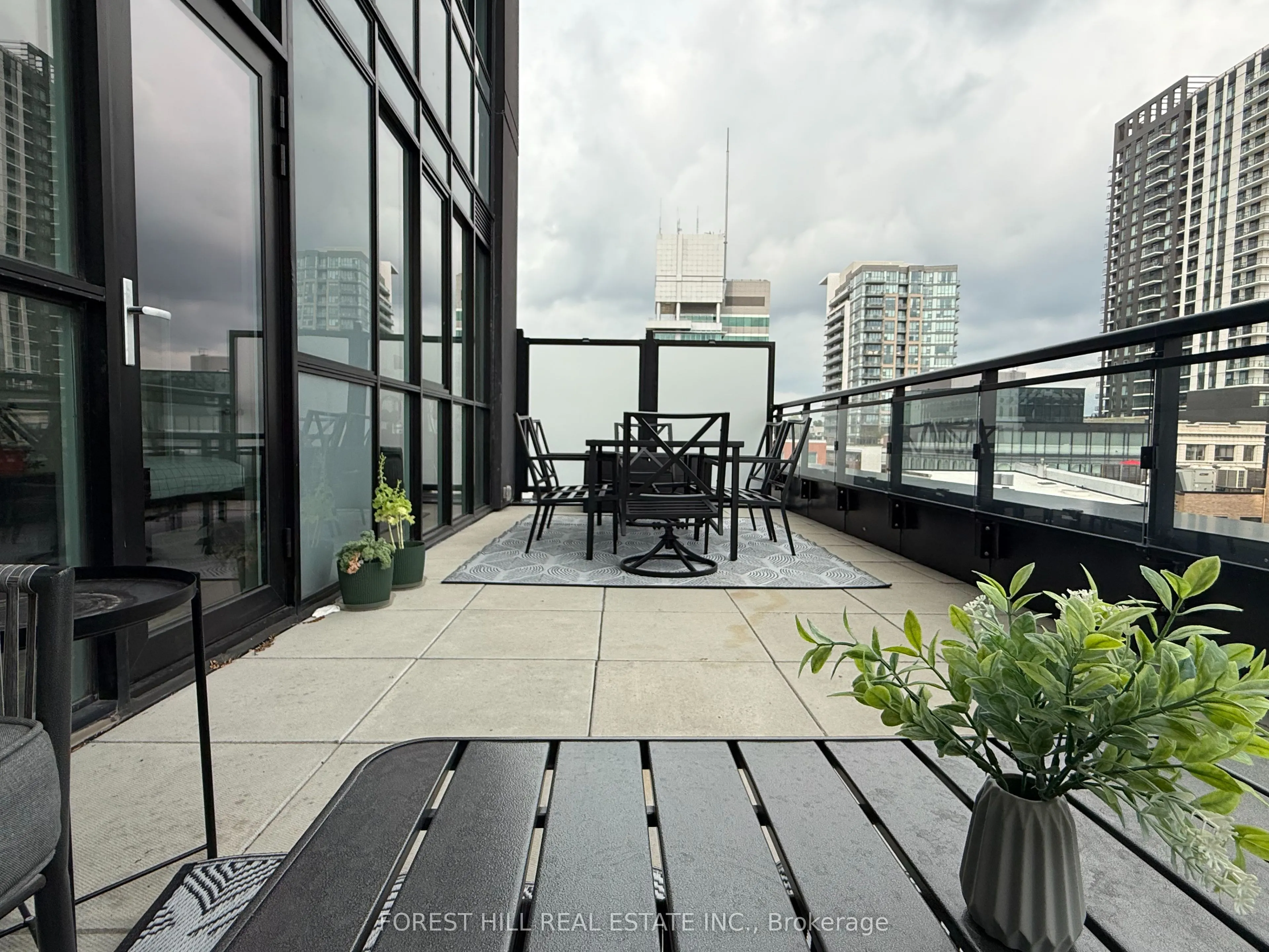 60 Charles Street W #602