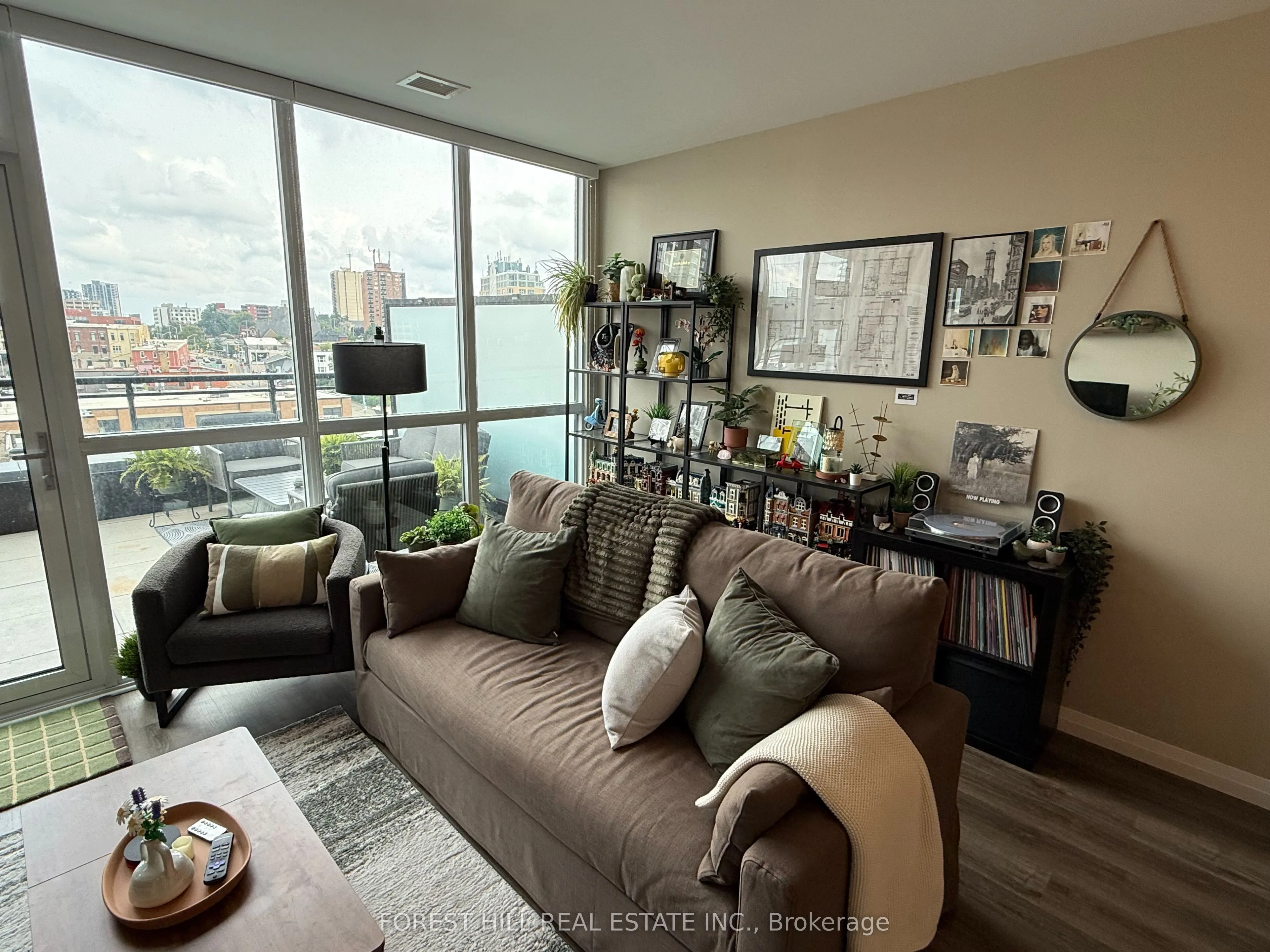 60 Charles Street W #602